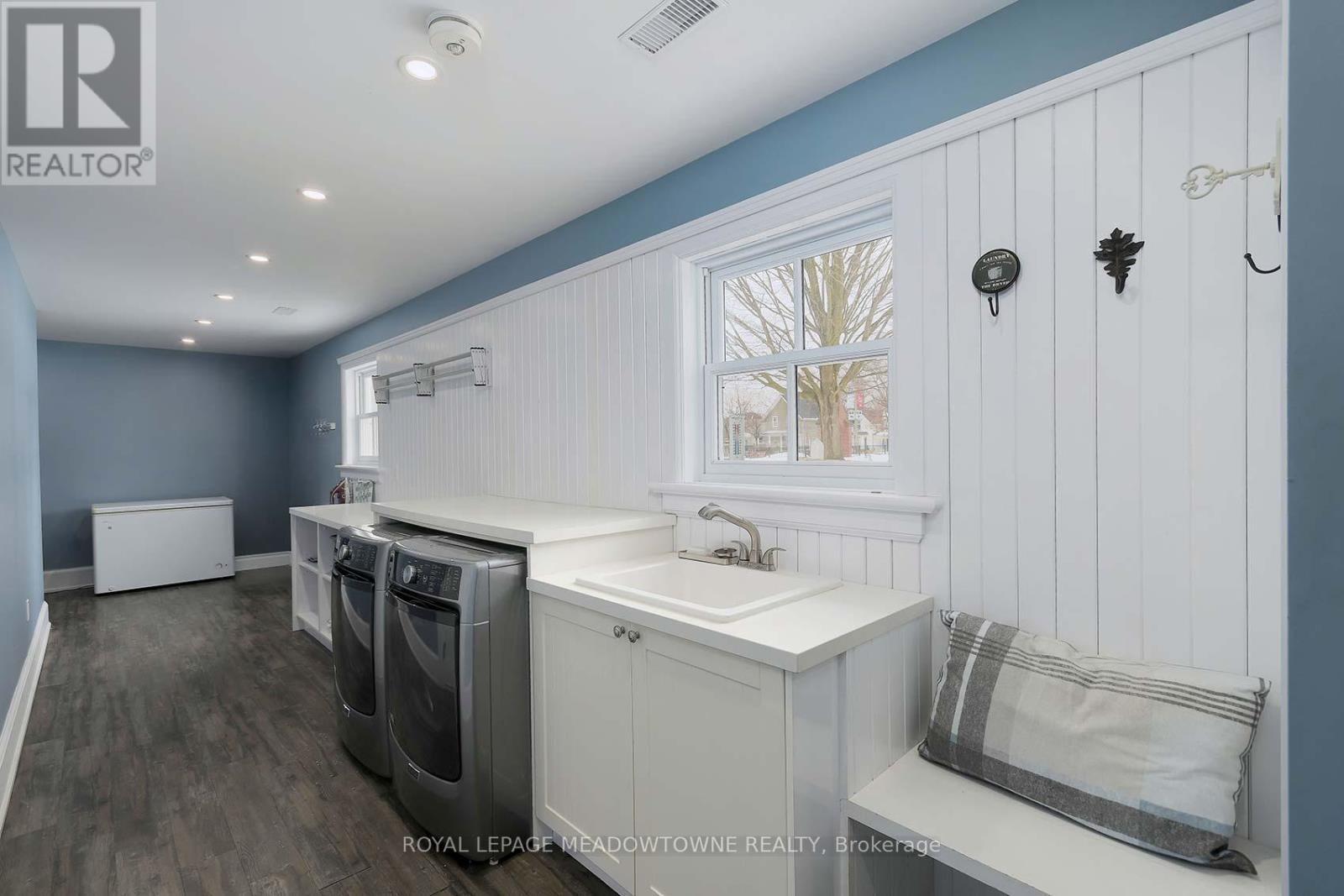 












307 QUEEN STREET S

,
Mississauga,




Ontario
L5M1L9

