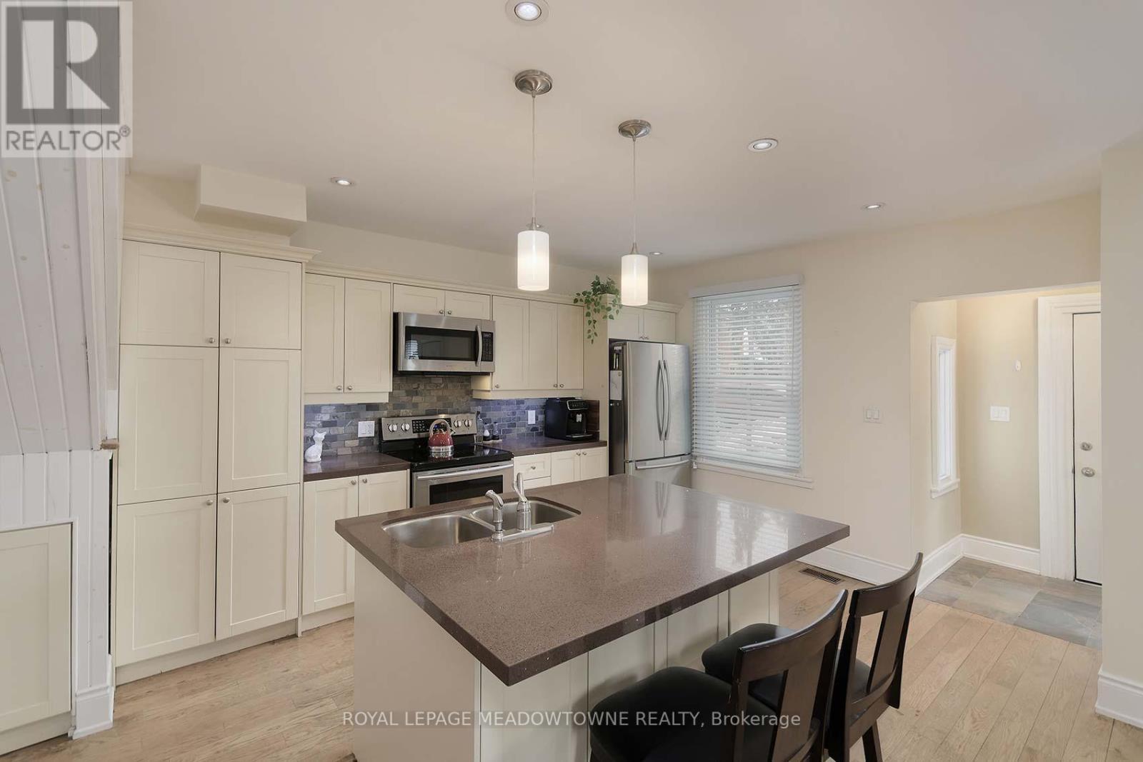 












307 QUEEN STREET S

,
Mississauga,




Ontario
L5M1L9

