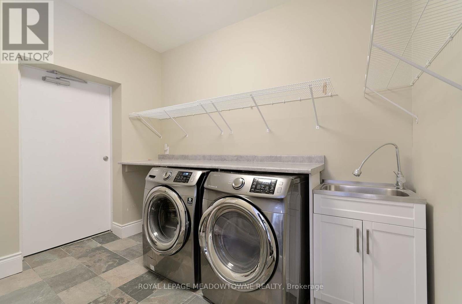 












307 QUEEN STREET S

,
Mississauga,




Ontario
L5M1L9

