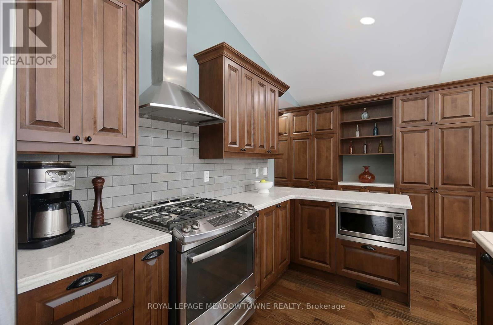 












307 QUEEN STREET S

,
Mississauga,




Ontario
L5M1L9

