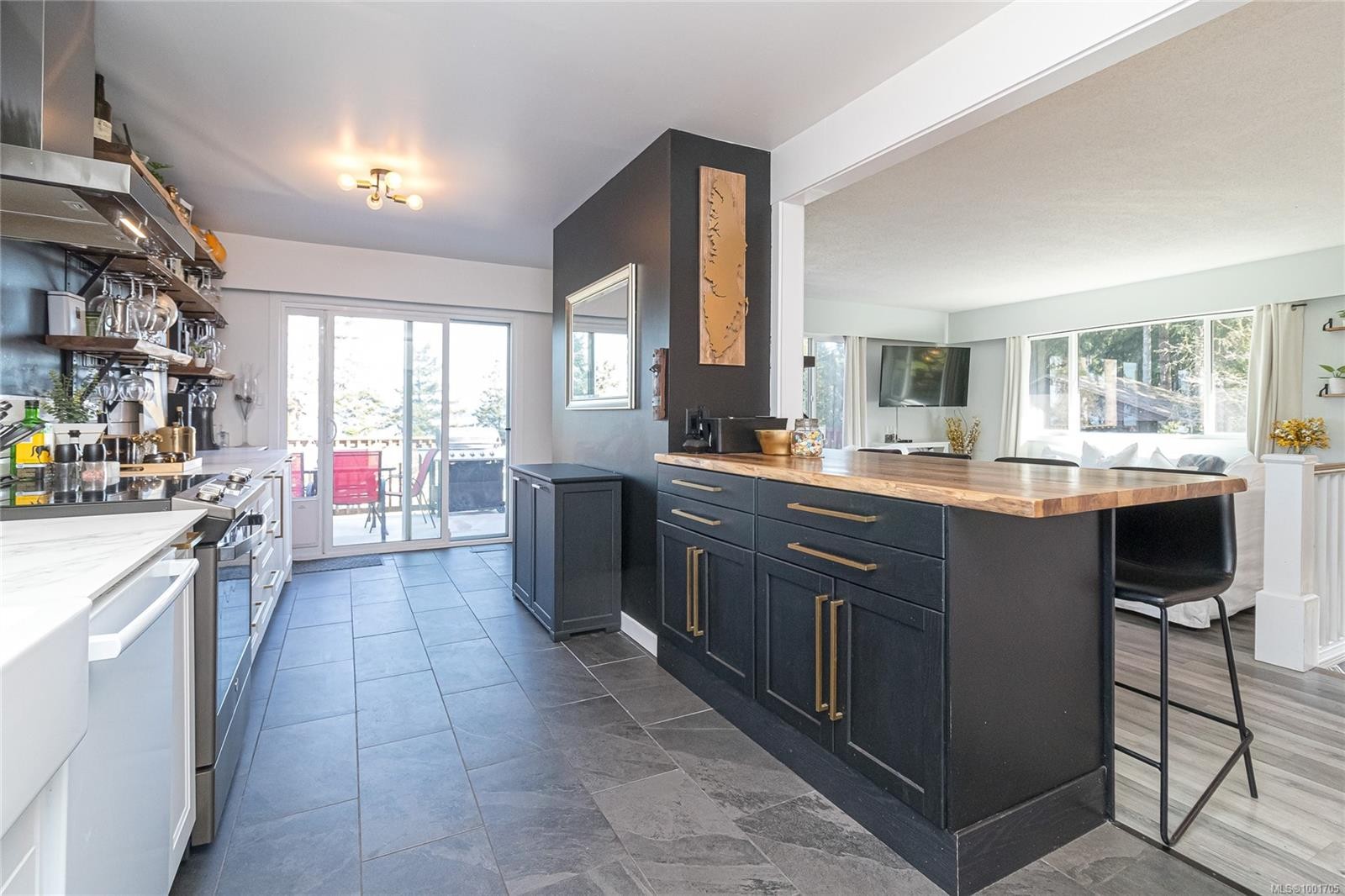 









525


Noowick

Rd,
Mill Bay,




BC
V0R 2P4

