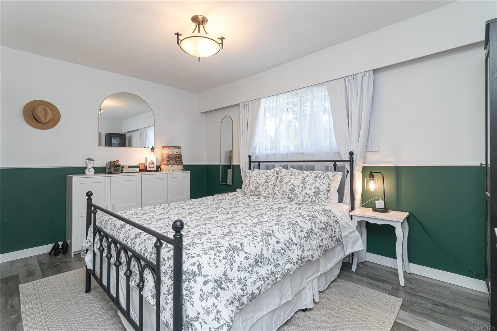 









525


Noowick

Rd,
Mill Bay,




BC
V0R 2P4

