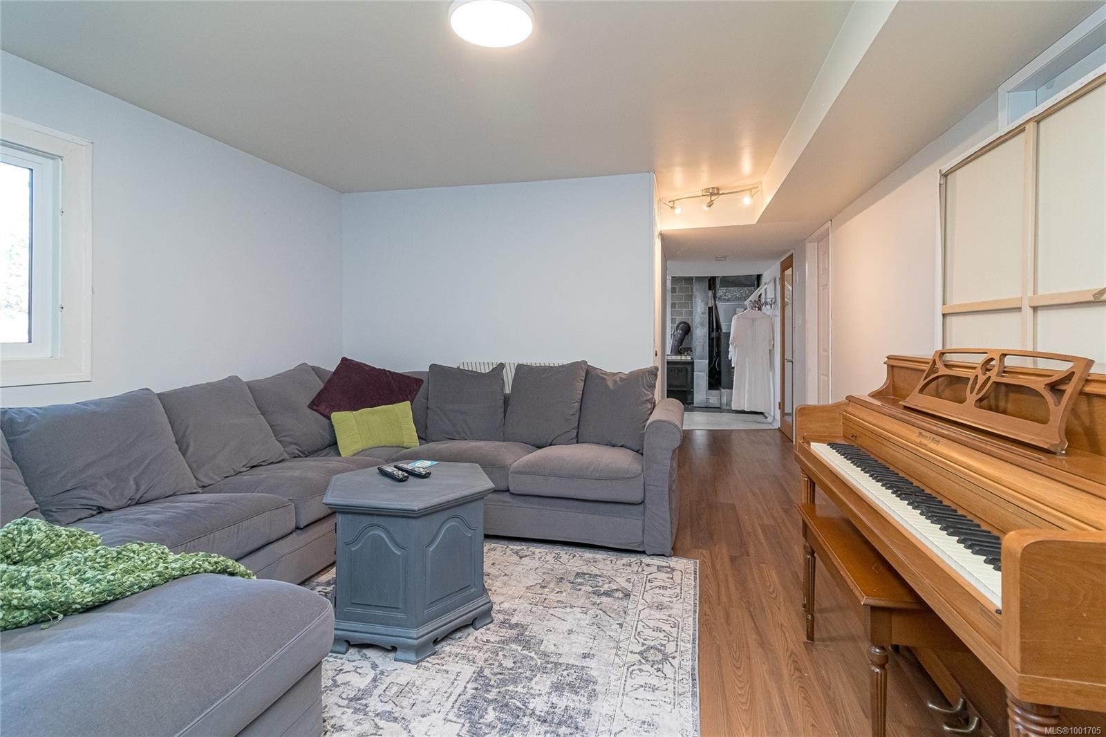 









525


Noowick

Rd,
Mill Bay,




BC
V0R 2P4

