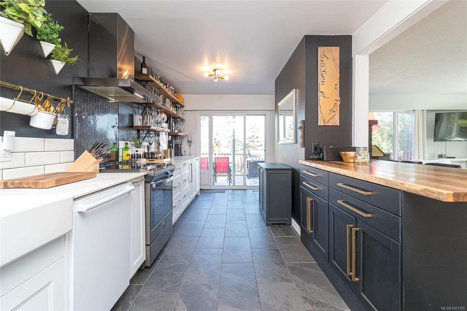 









525


Noowick

Rd,
Mill Bay,




BC
V0R 2P4

