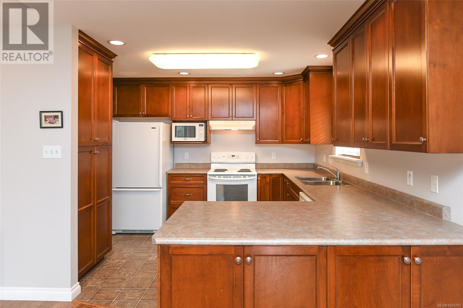












3285 Eighth St

,
Cumberland,




British Columbia
V0R1S0

