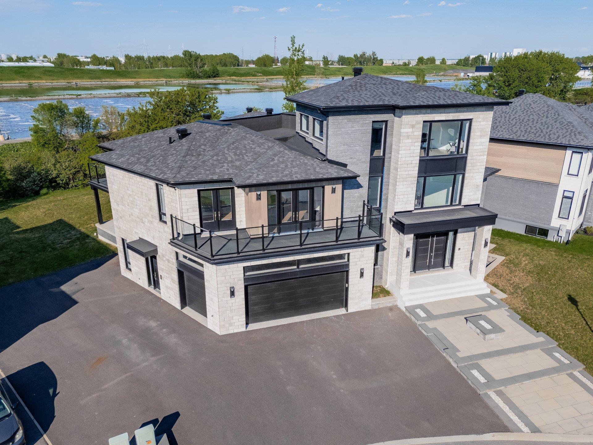 









395


Rue du Parcours

,
Varennes,




QC
J3X0E4


