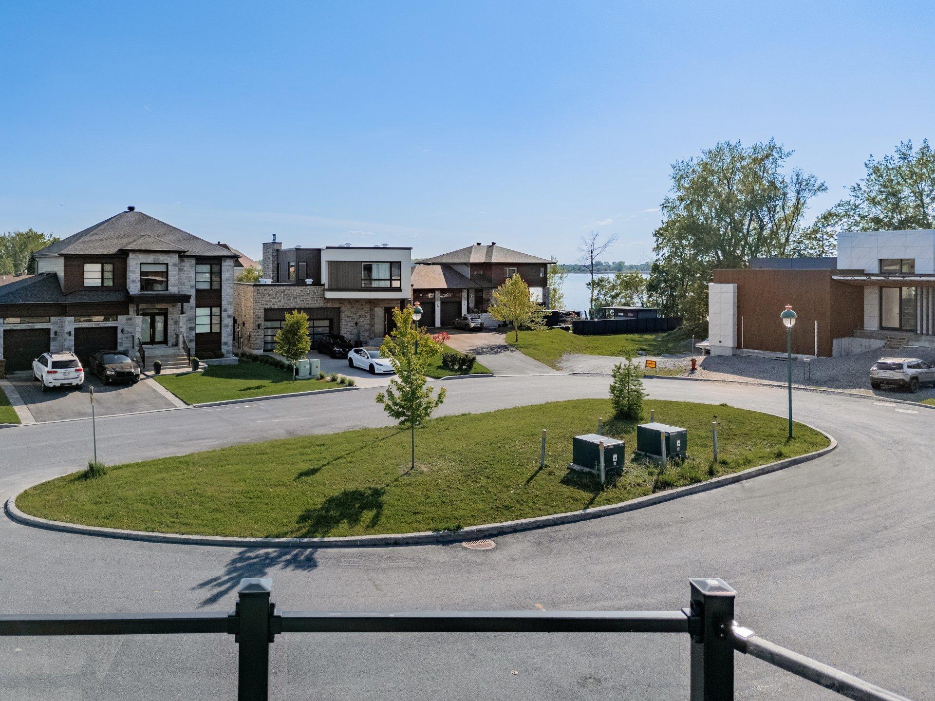 









395


Rue du Parcours

,
Varennes,




QC
J3X0E4

