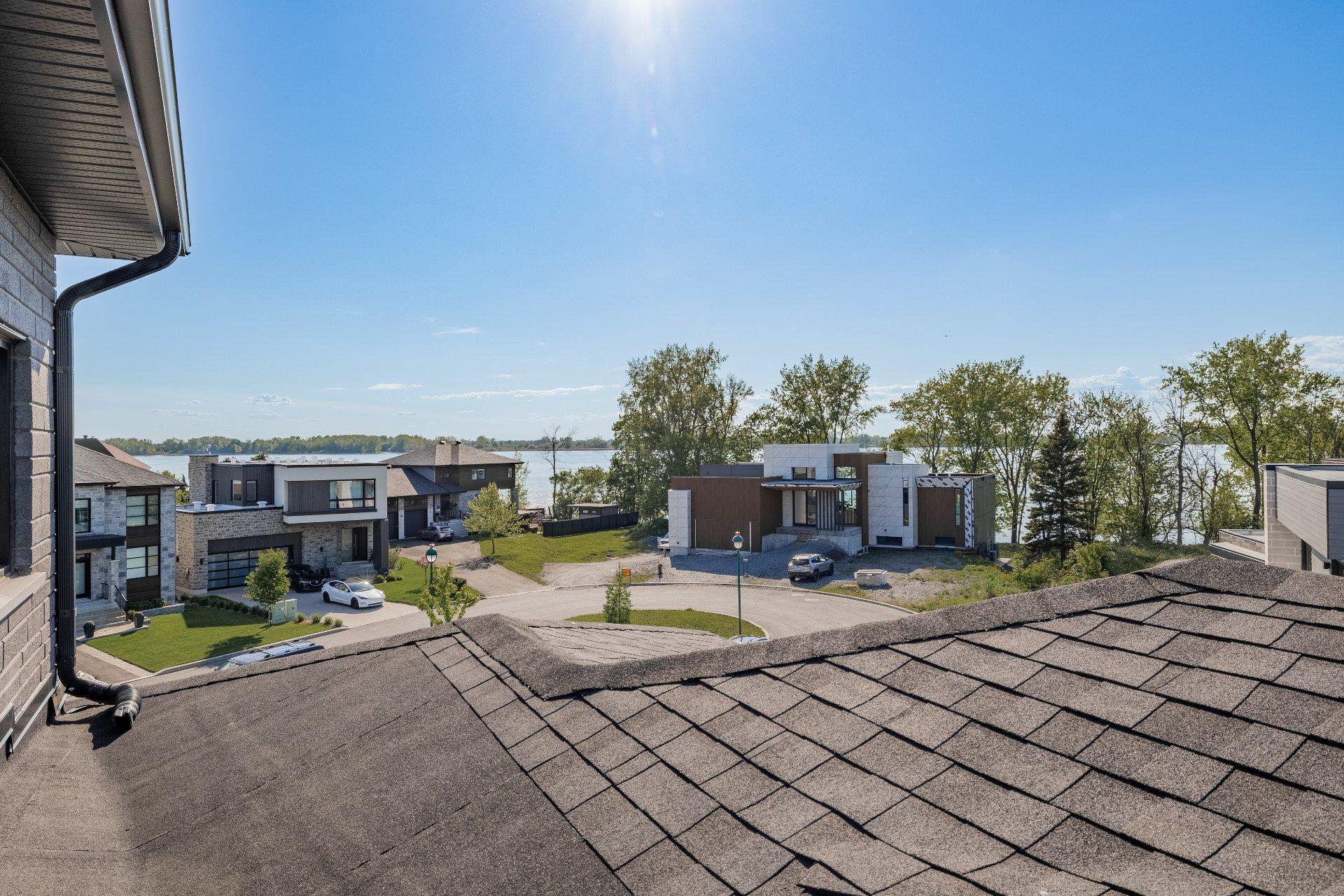 









395


Rue du Parcours

,
Varennes,




QC
J3X0E4

