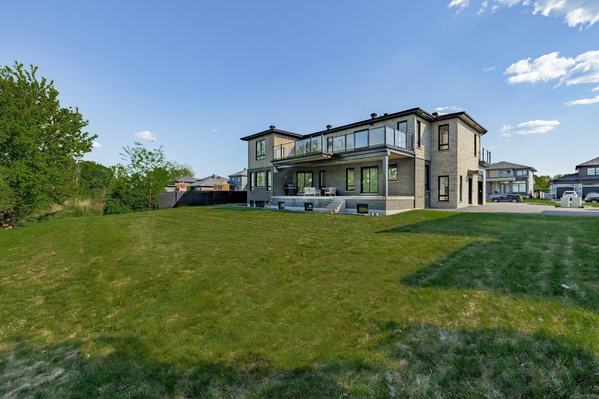 









395


Rue du Parcours

,
Varennes,




QC
J3X0E4

