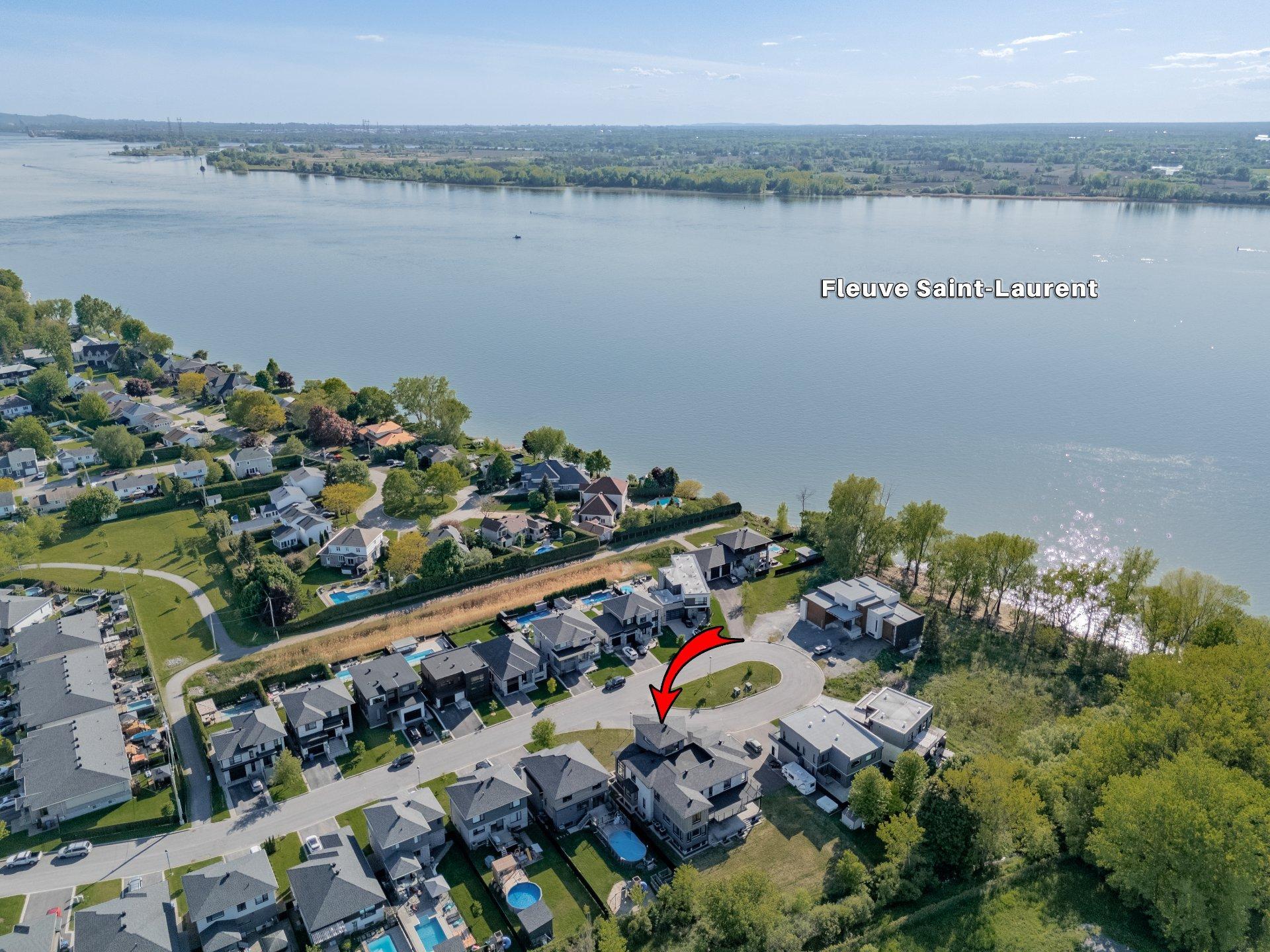 









395


Rue du Parcours

,
Varennes,




QC
J3X0E4

