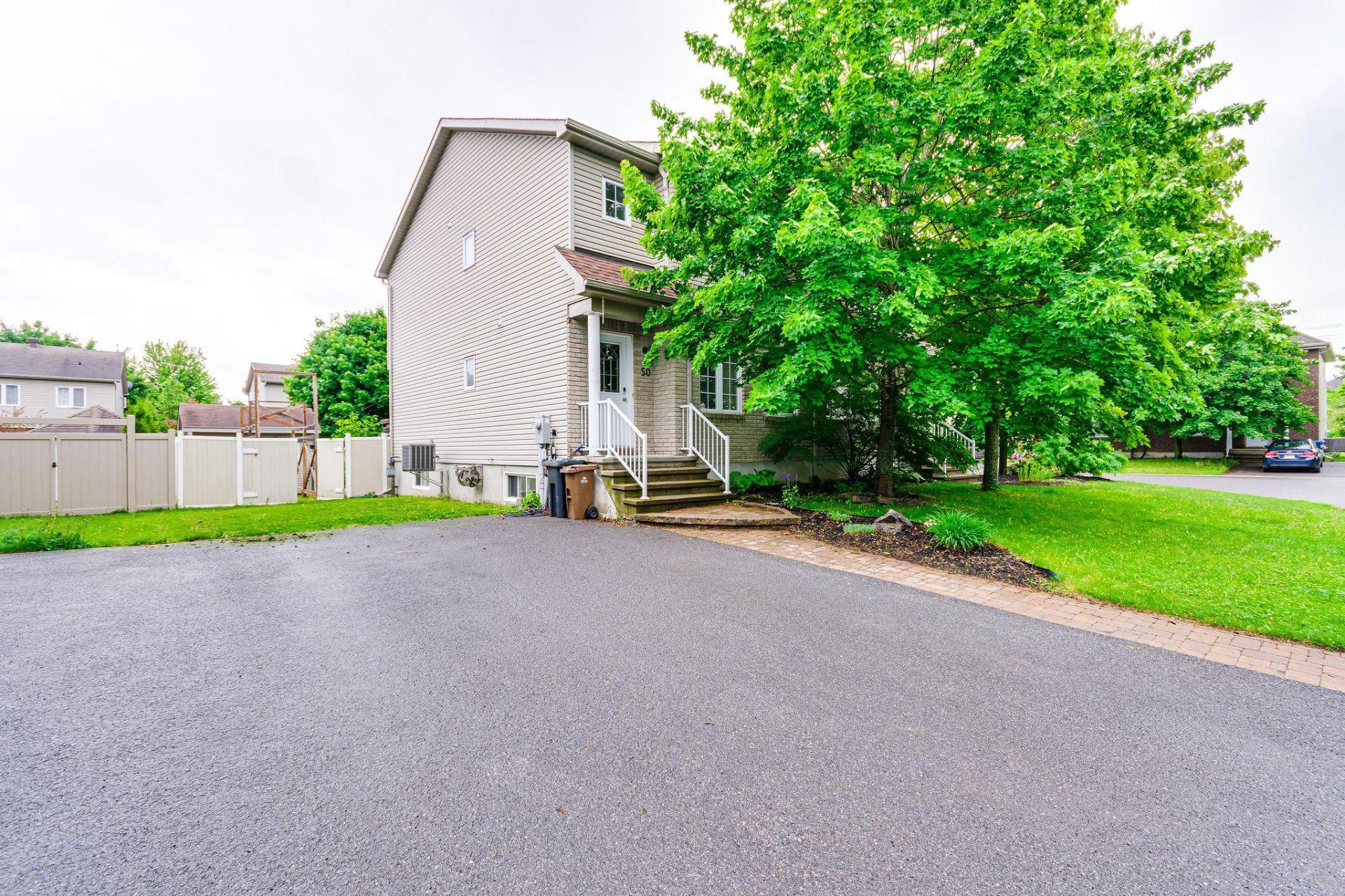 









50


Rue des Roseaux

,
Gatineau (Aylmer),




QC
J9J0N2


