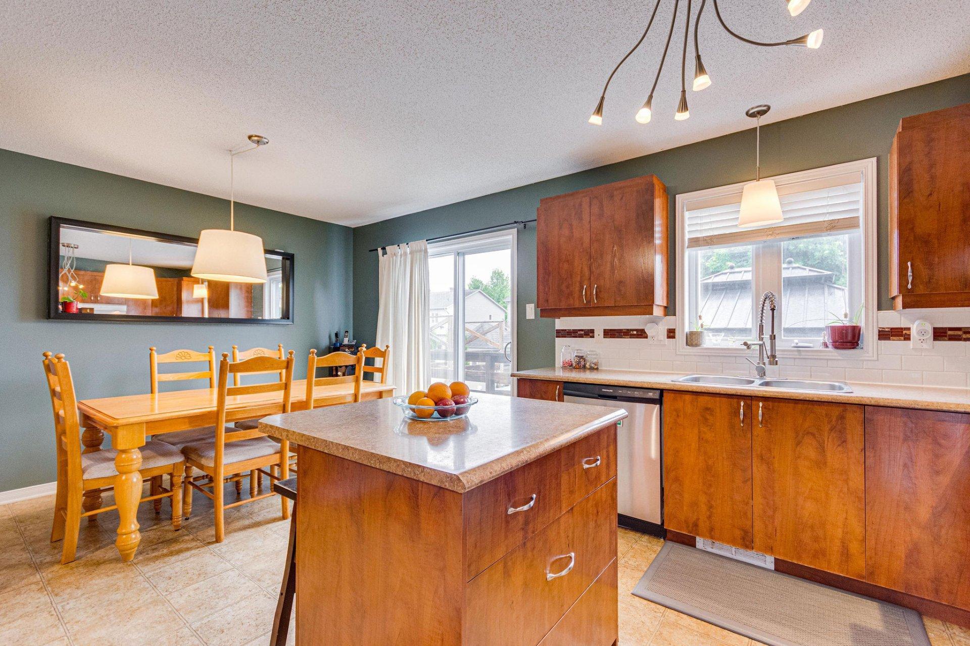 









50


Rue des Roseaux

,
Gatineau (Aylmer),




QC
J9J0N2

