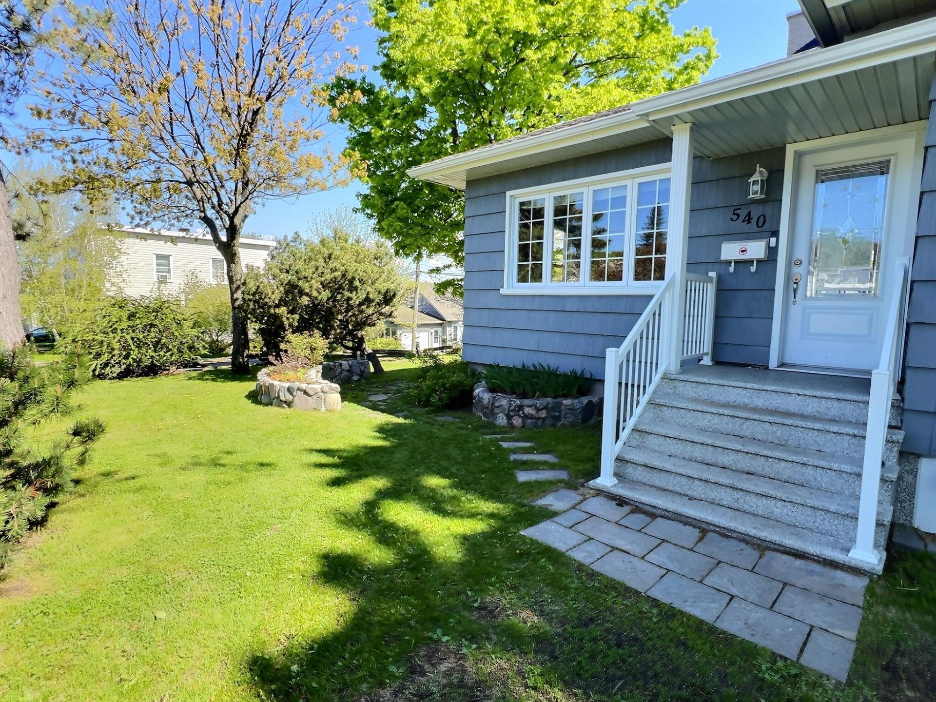









540


Rue Hypolite-Bernier

,
Lévis (Desjardins),




QC
G6V3C5


