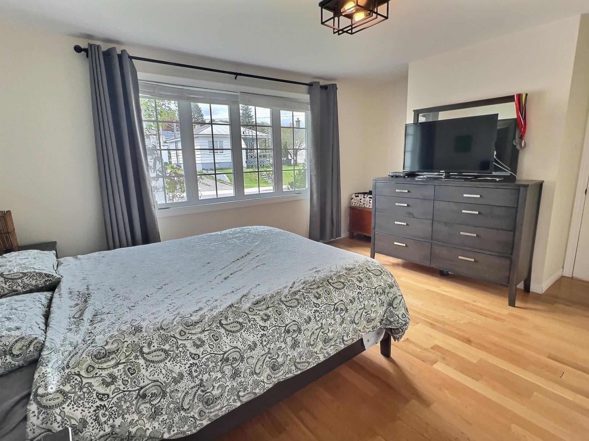 









540


Rue Hypolite-Bernier

,
Lévis (Desjardins),




QC
G6V3C5

