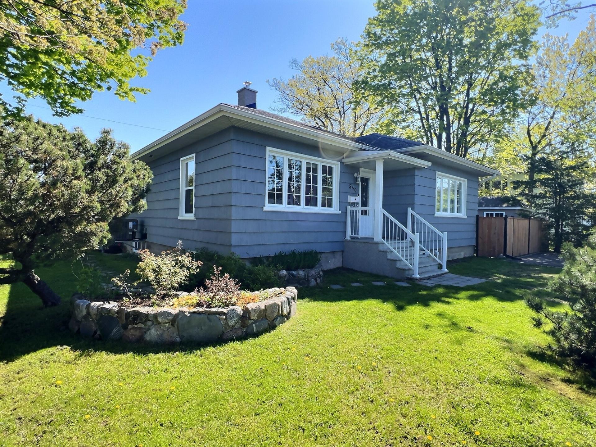 









540


Rue Hypolite-Bernier

,
Lévis (Desjardins),




QC
G6V3C5

