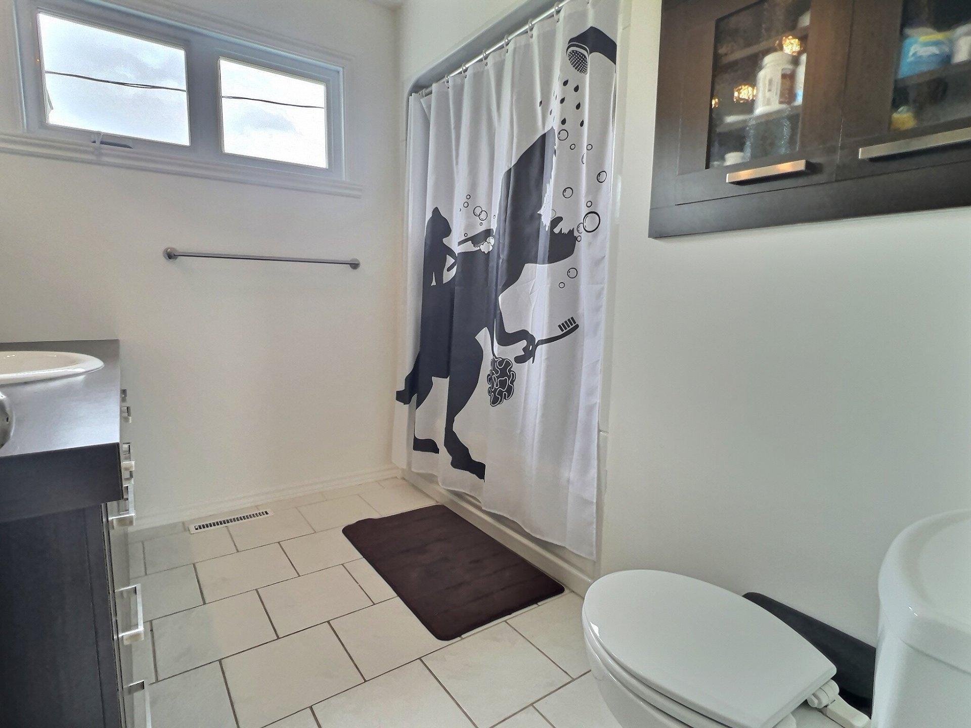 









540


Rue Hypolite-Bernier

,
Lévis (Desjardins),




QC
G6V3C5

