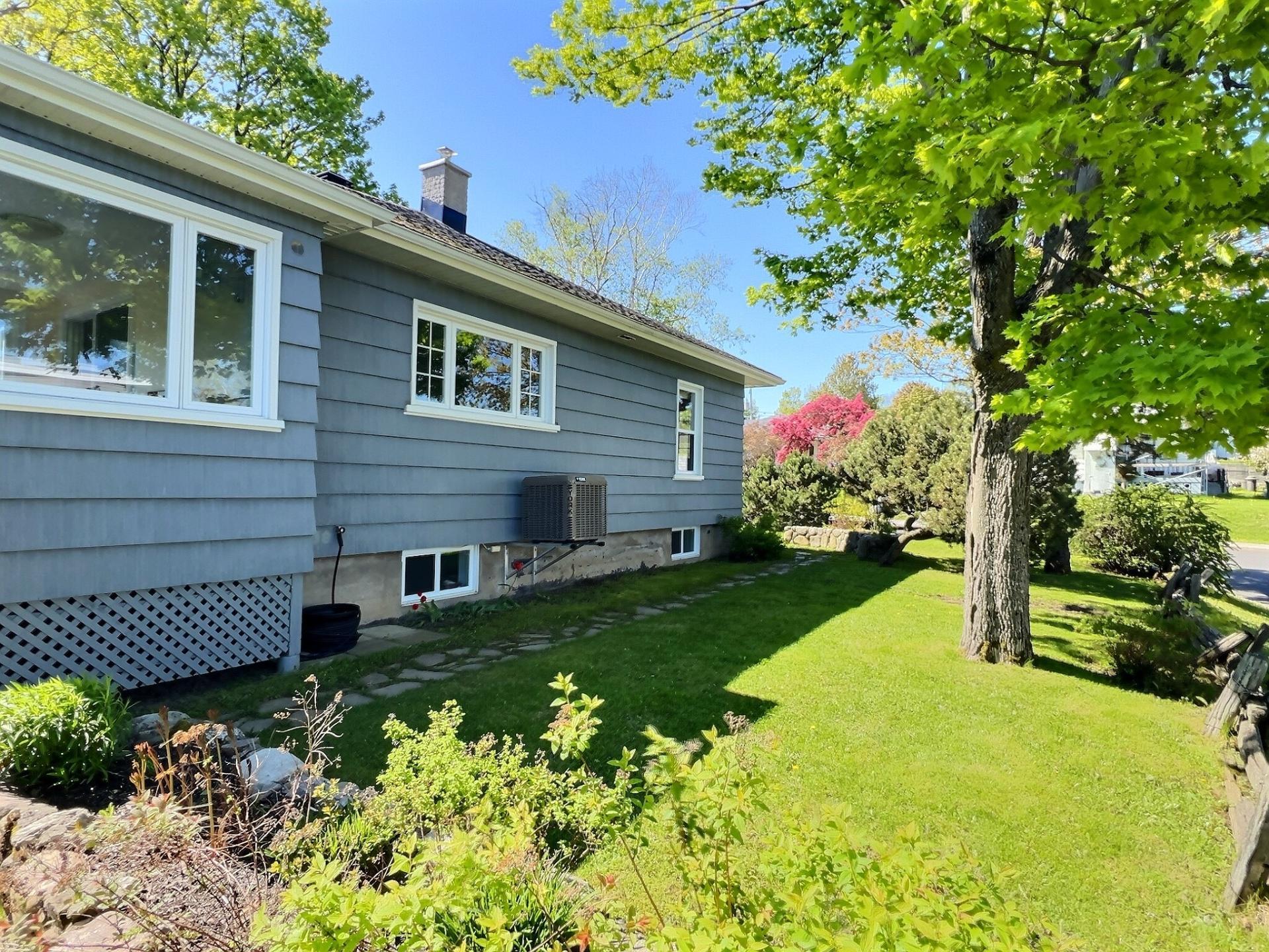 









540


Rue Hypolite-Bernier

,
Lévis (Desjardins),




QC
G6V3C5

