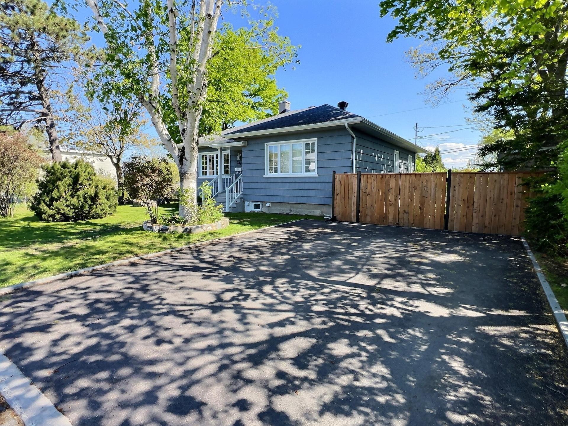 









540


Rue Hypolite-Bernier

,
Lévis (Desjardins),




QC
G6V3C5

