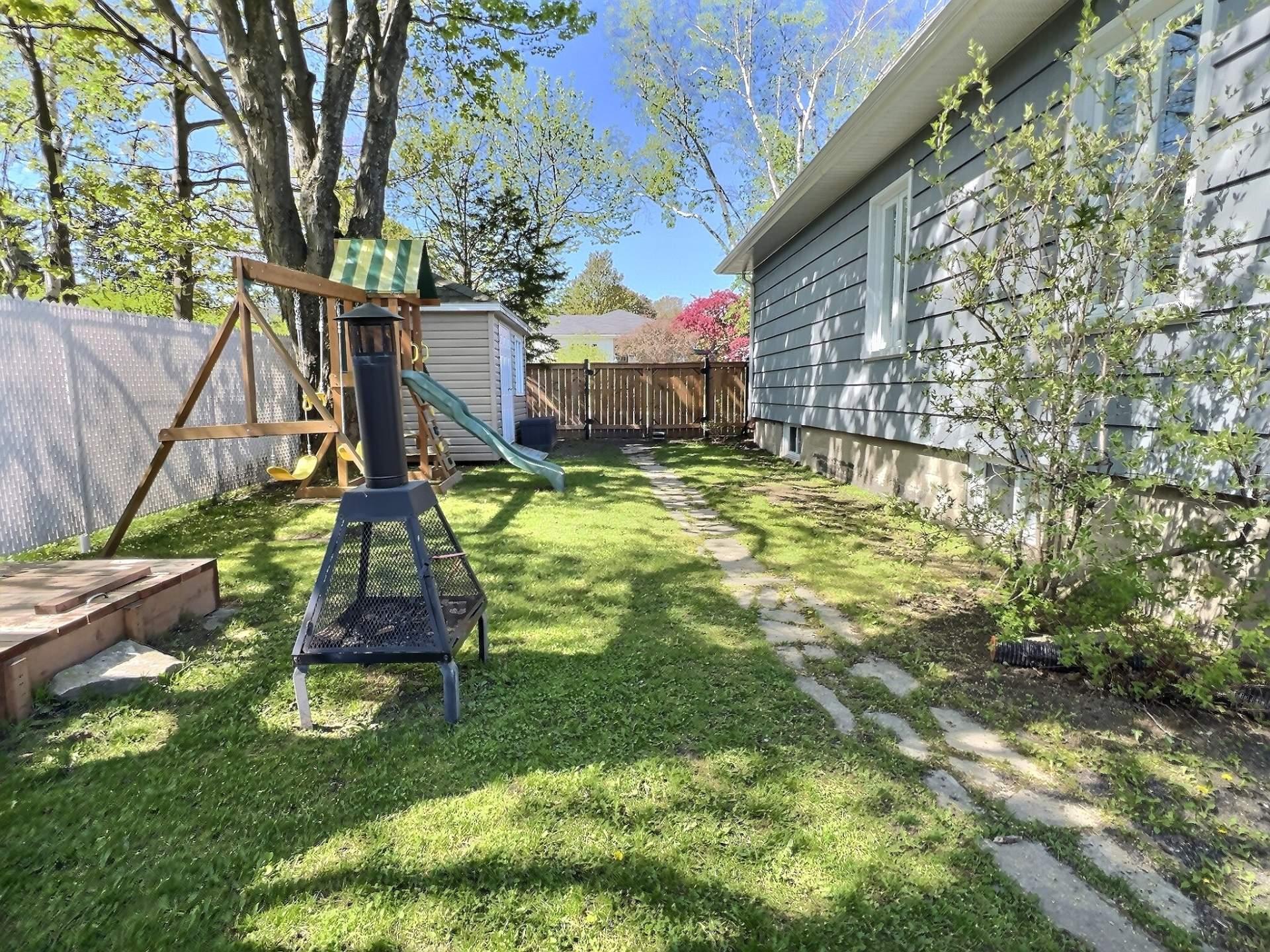 









540


Rue Hypolite-Bernier

,
Lévis (Desjardins),




QC
G6V3C5

