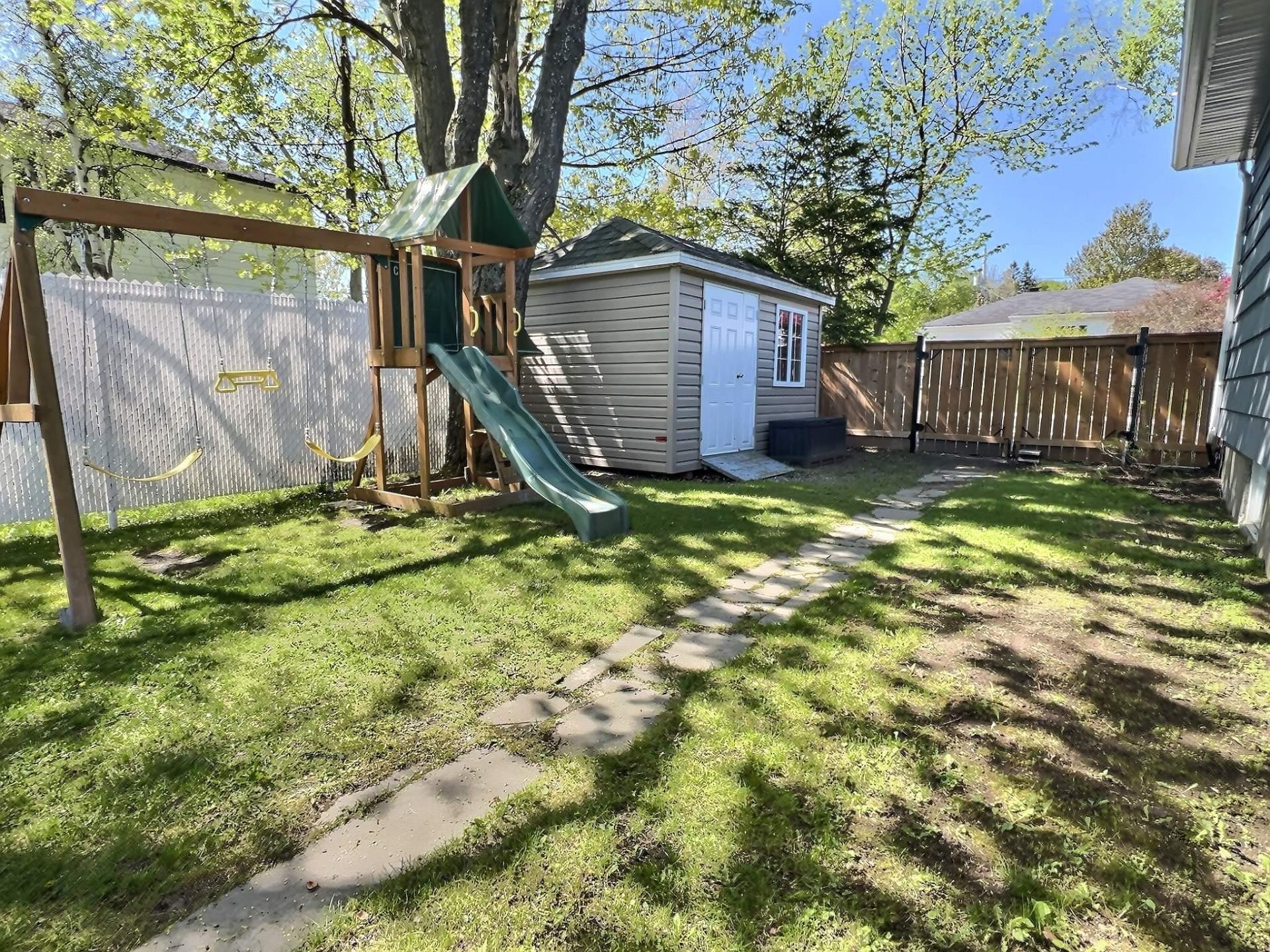 









540


Rue Hypolite-Bernier

,
Lévis (Desjardins),




QC
G6V3C5

