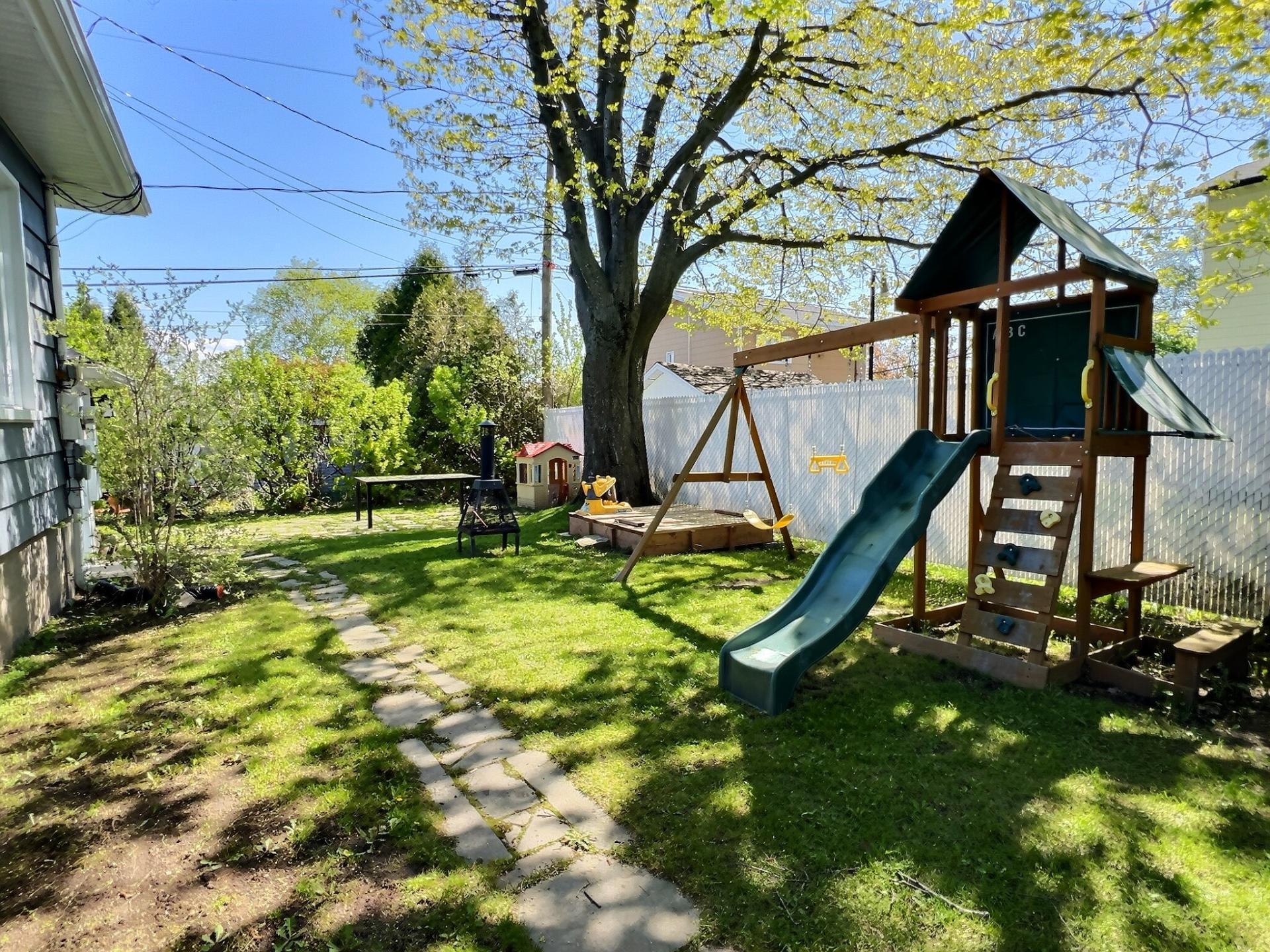 









540


Rue Hypolite-Bernier

,
Lévis (Desjardins),




QC
G6V3C5

