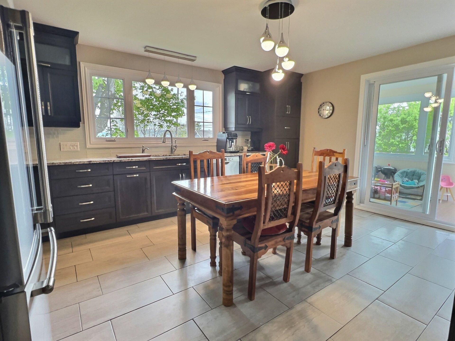 









540


Rue Hypolite-Bernier

,
Lévis (Desjardins),




QC
G6V3C5

