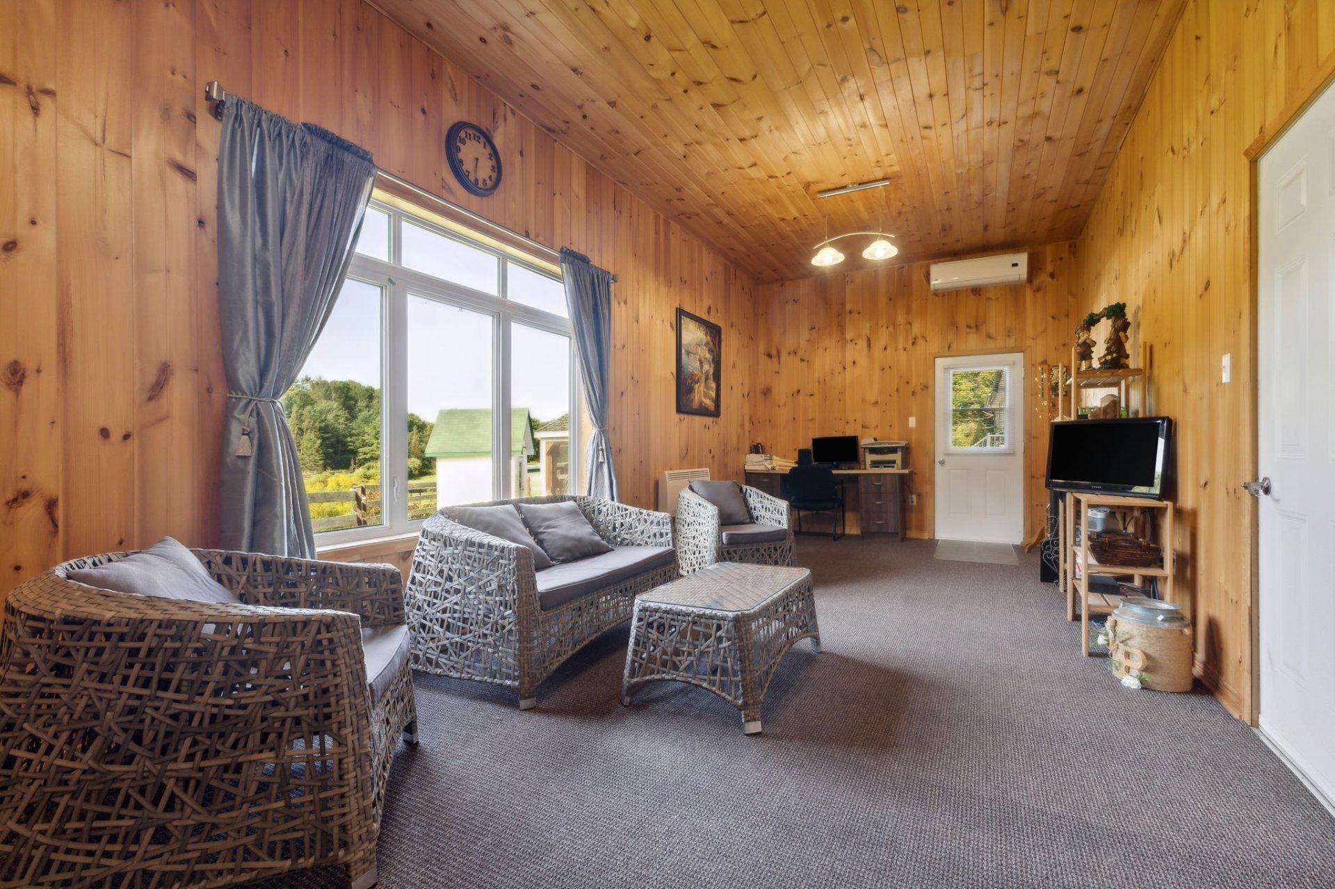 









113


Ch. St-Charles

,
Val-des-Monts,







QC
J8N7P2

