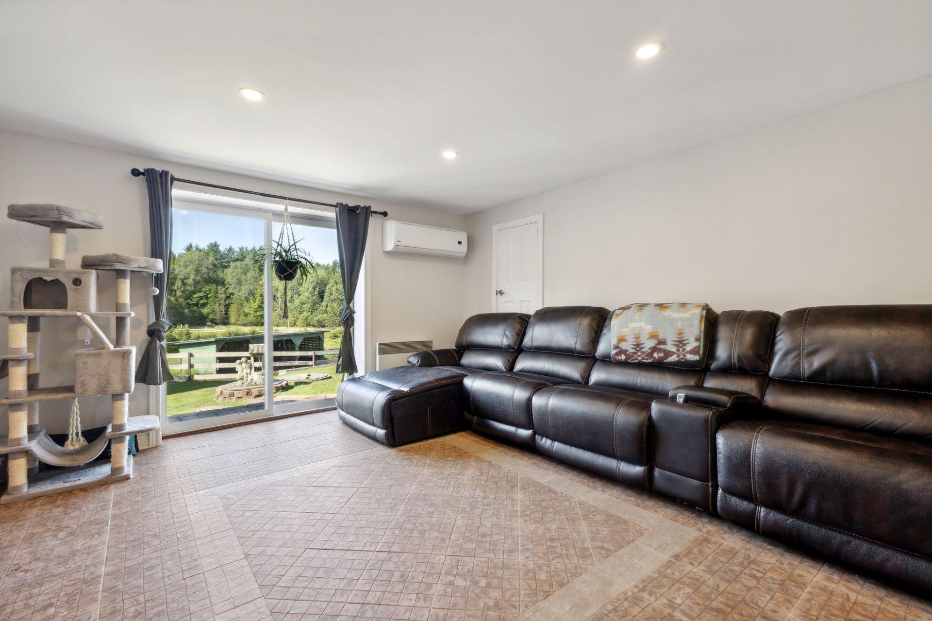 









113


Ch. St-Charles

,
Val-des-Monts,







QC
J8N7P2

