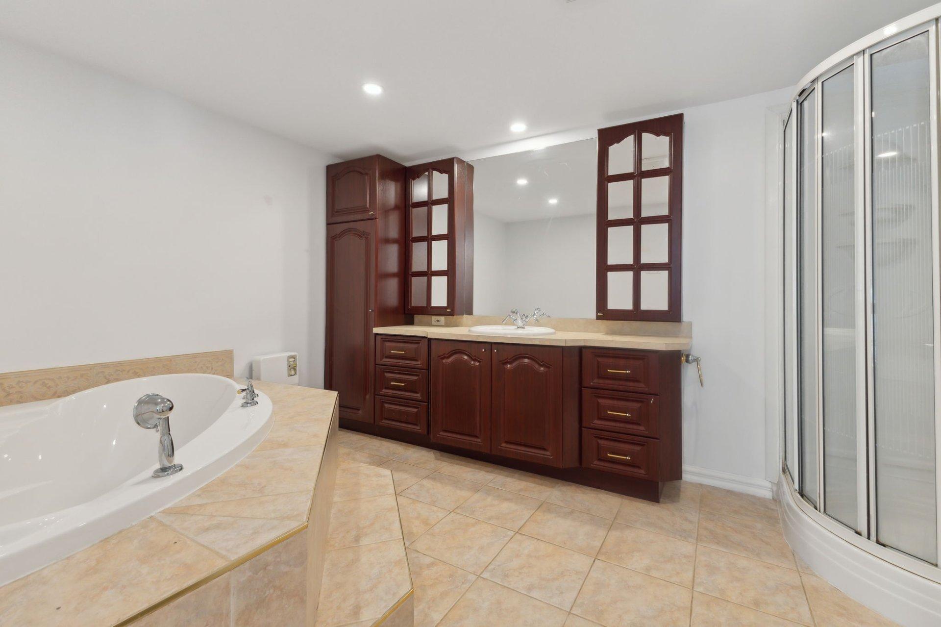 









113


Ch. St-Charles

,
Val-des-Monts,







QC
J8N7P2


