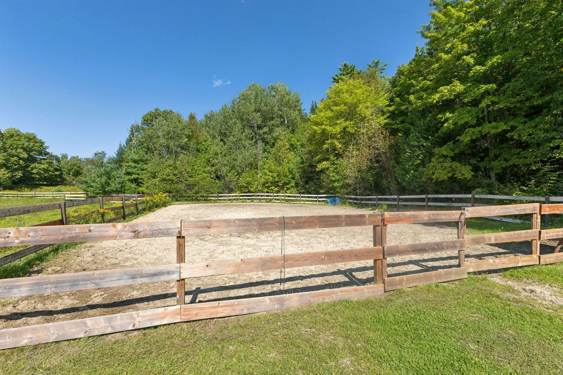 









113


Ch. St-Charles

,
Val-des-Monts,







QC
J8N7P2

