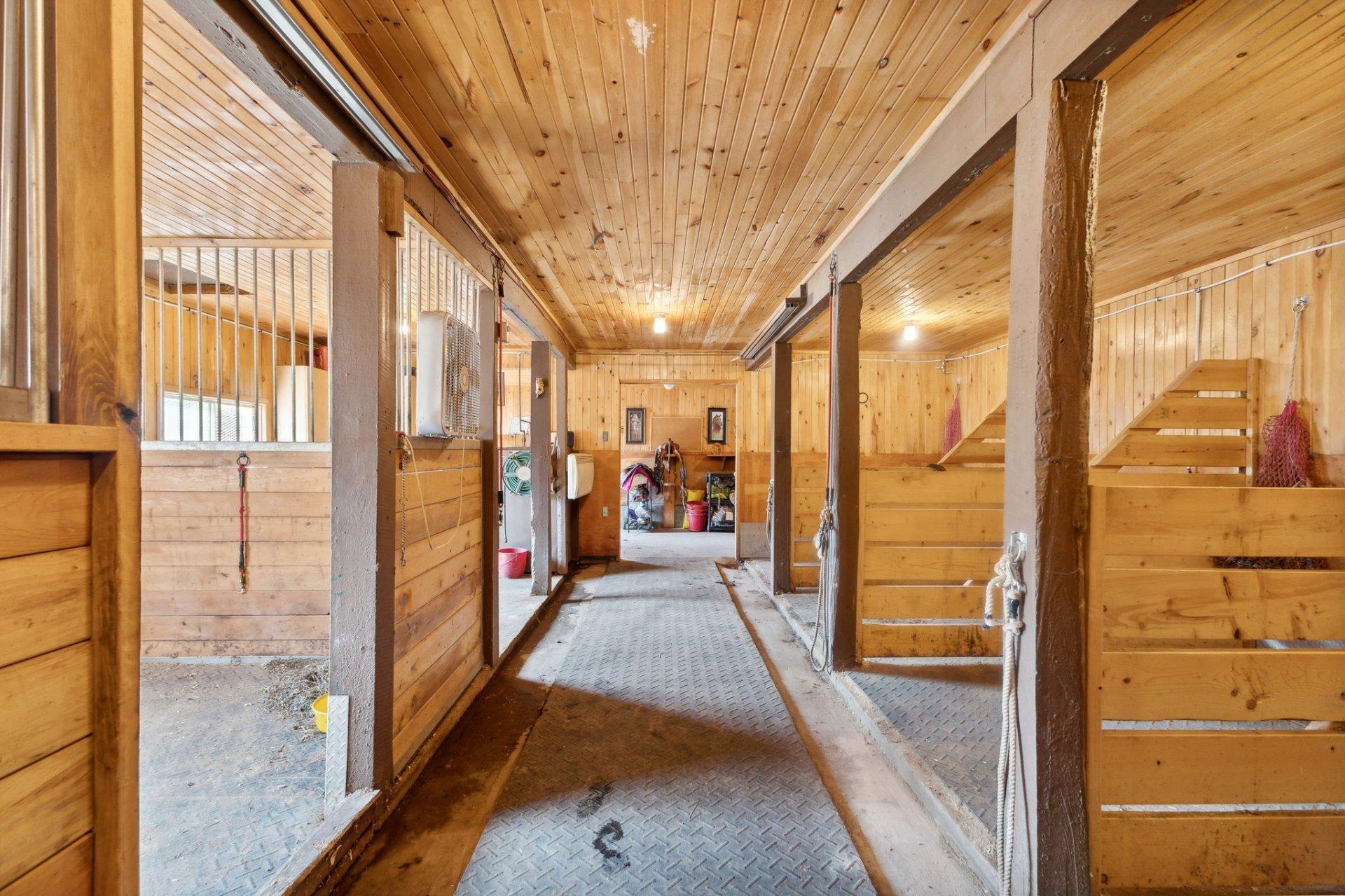 









113


Ch. St-Charles

,
Val-des-Monts,







QC
J8N7P2

