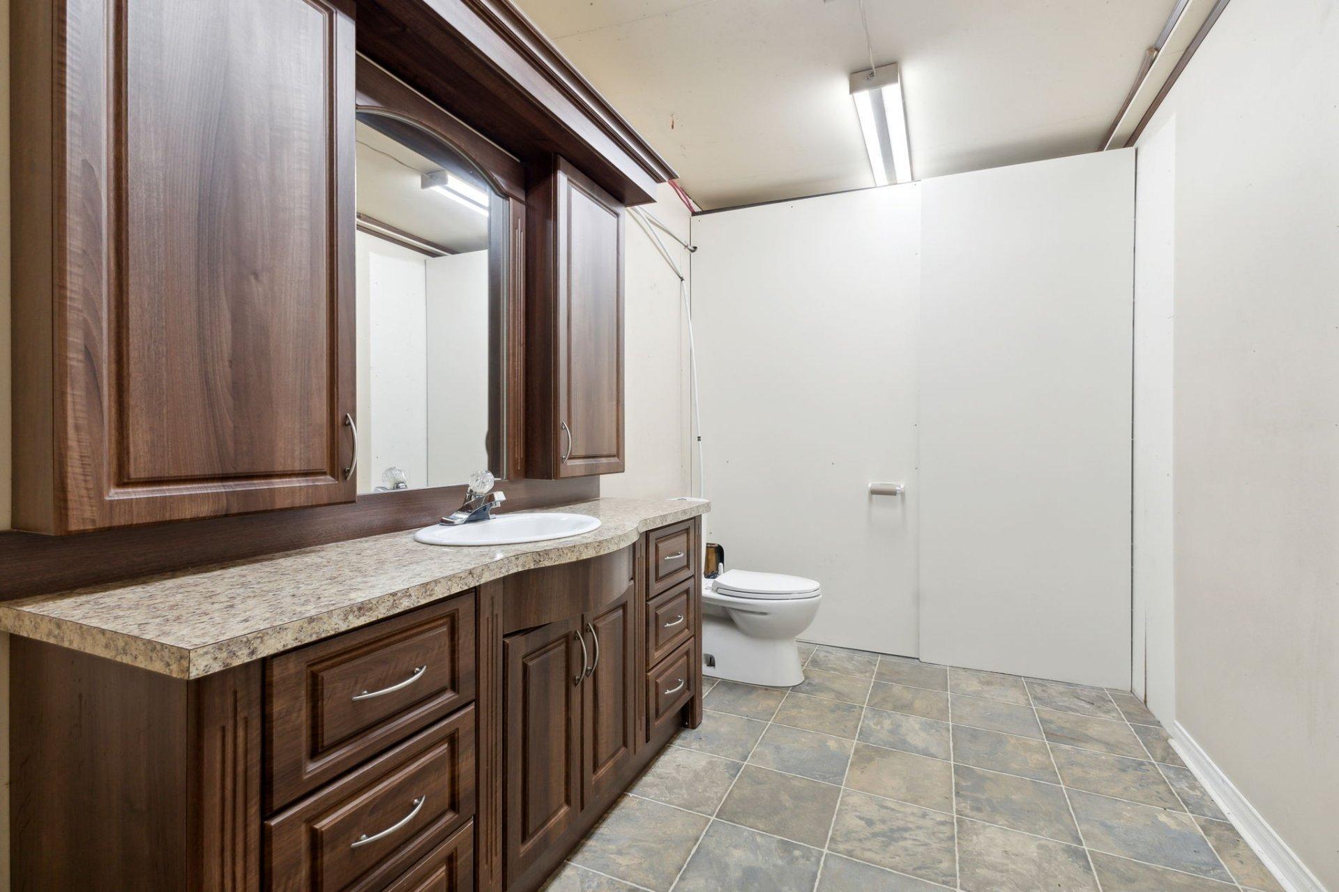 









113


Ch. St-Charles

,
Val-des-Monts,







QC
J8N7P2

