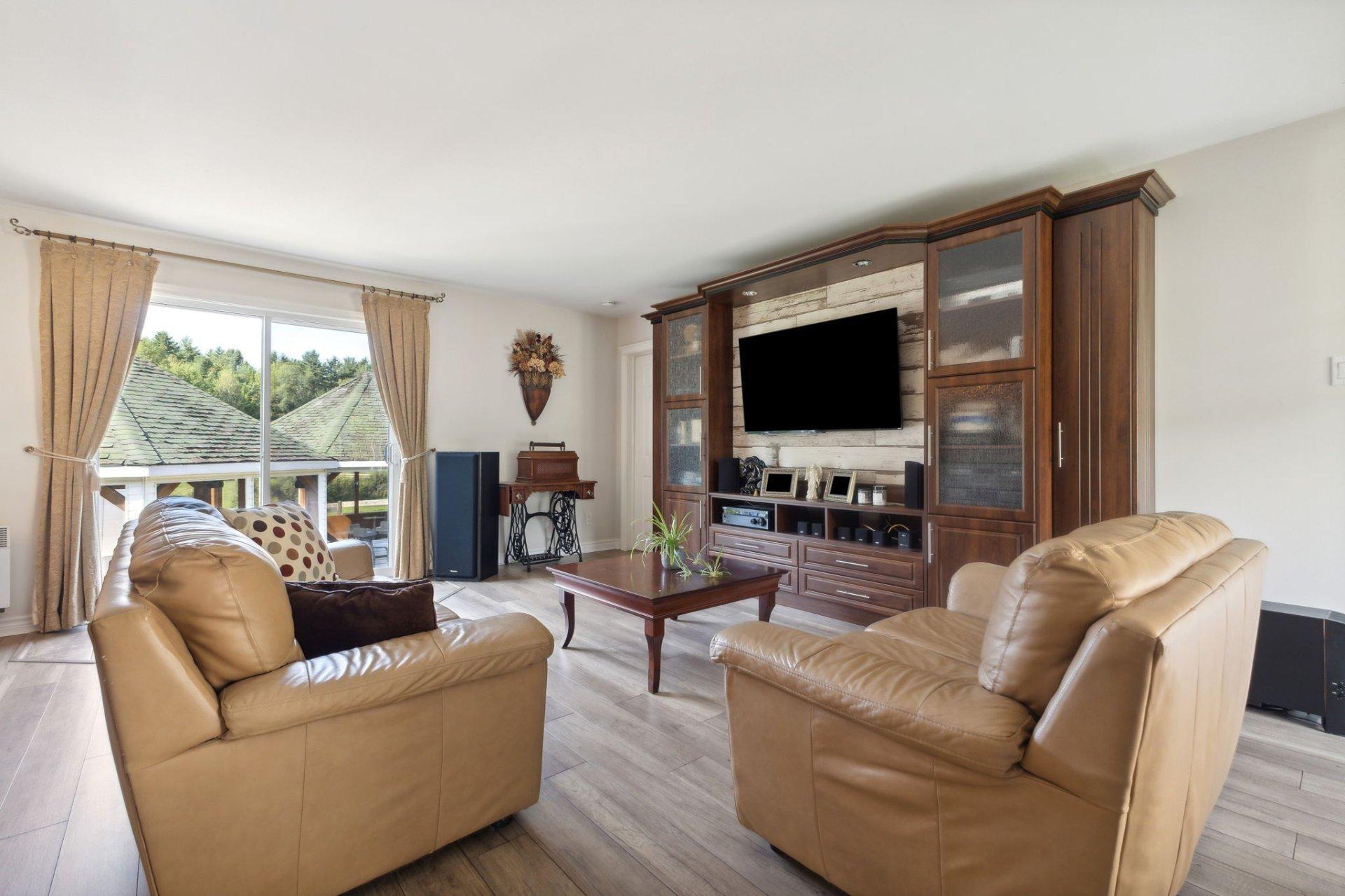 









113


Ch. St-Charles

,
Val-des-Monts,







QC
J8N7P2

