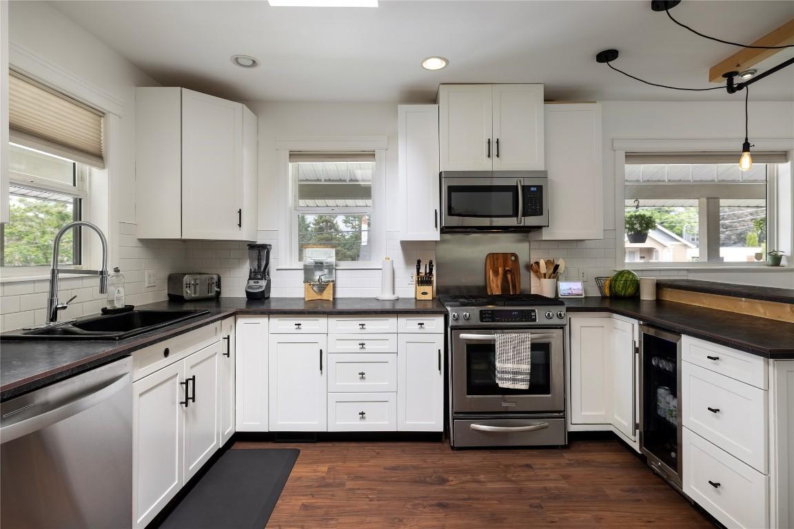 









2100


32

Avenue,
Vernon,




BC
V1T 2K2

