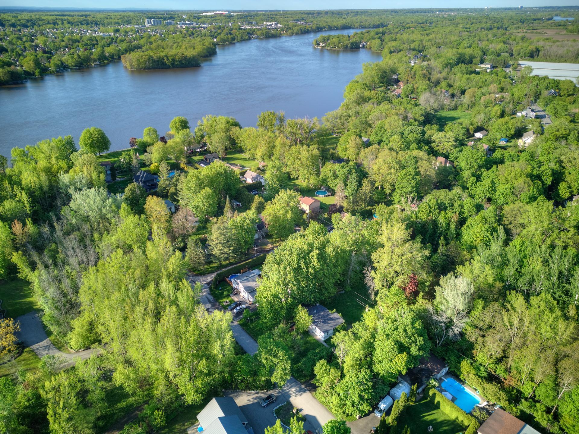 









50


Tsse Coutu

,
Laval (Auteuil),




QC
H7J1A6

