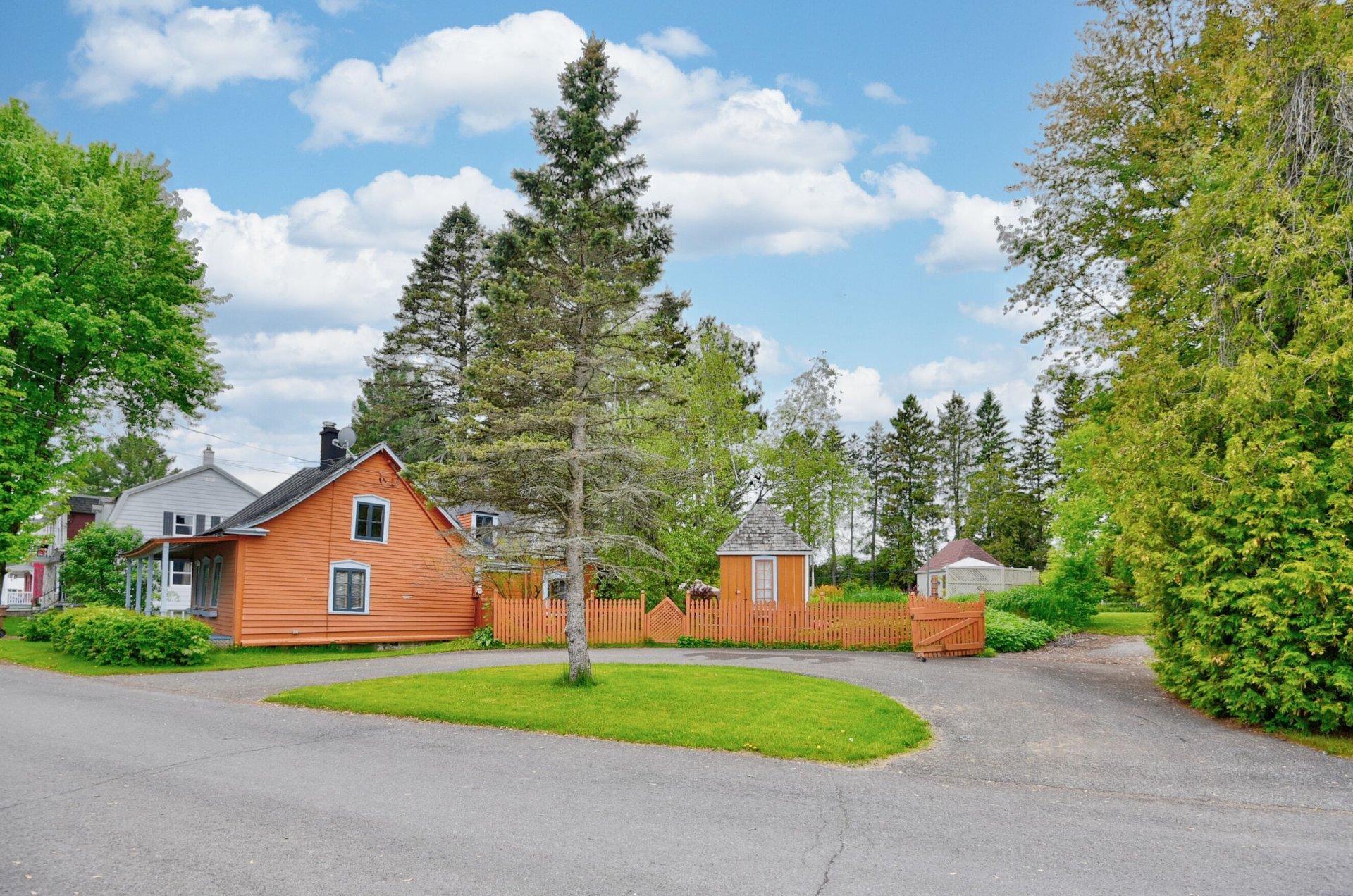 









443


Rue Ste-Marie

,
Lanoraie,




QC
J0K1E0

