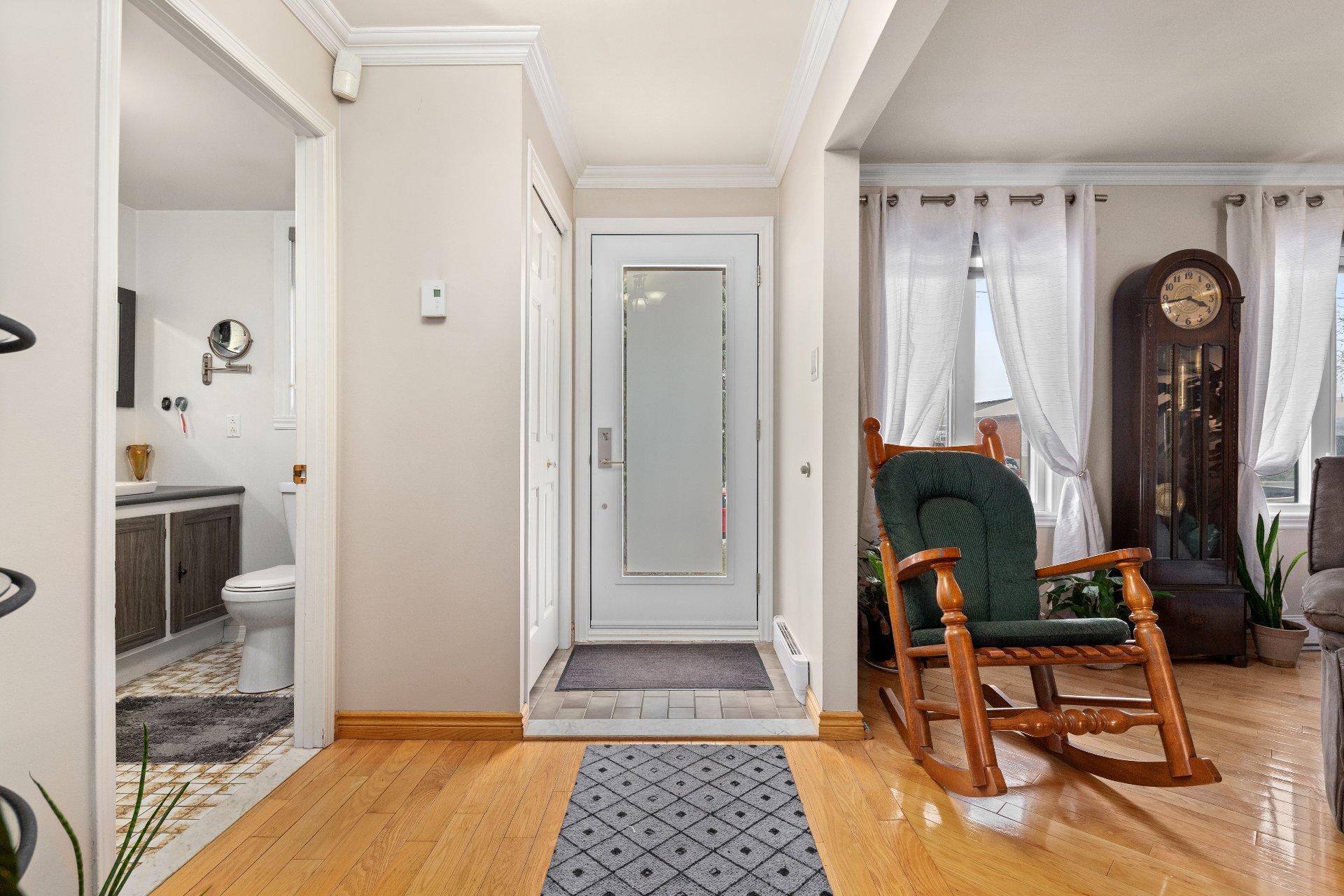 









3615


Rue Gélineau

,
Longueuil (Saint-Hubert),




QC
J3Y4L3

