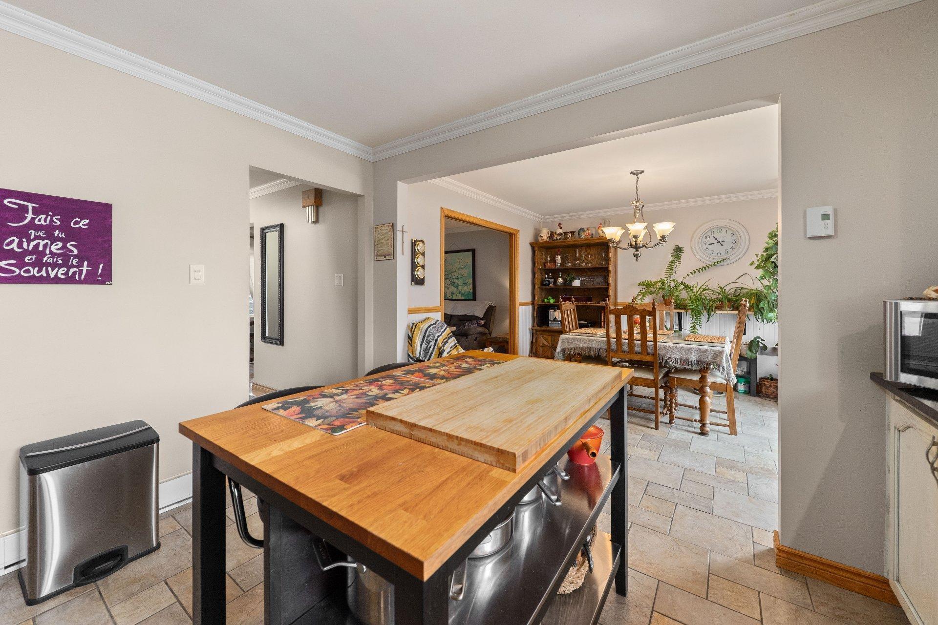 









3615


Rue Gélineau

,
Longueuil (Saint-Hubert),




QC
J3Y4L3


