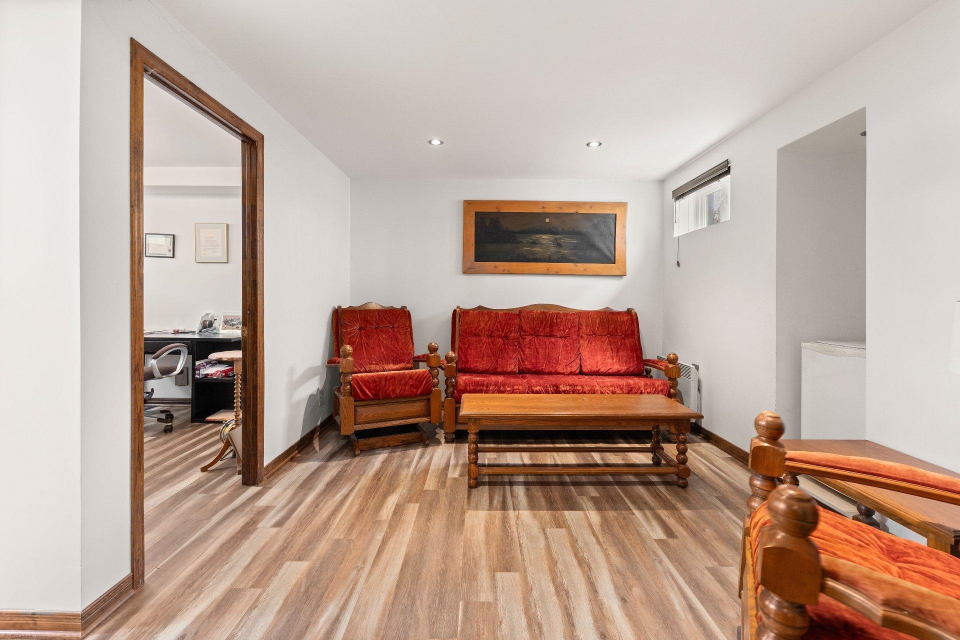 









3615


Rue Gélineau

,
Longueuil (Saint-Hubert),




QC
J3Y4L3

