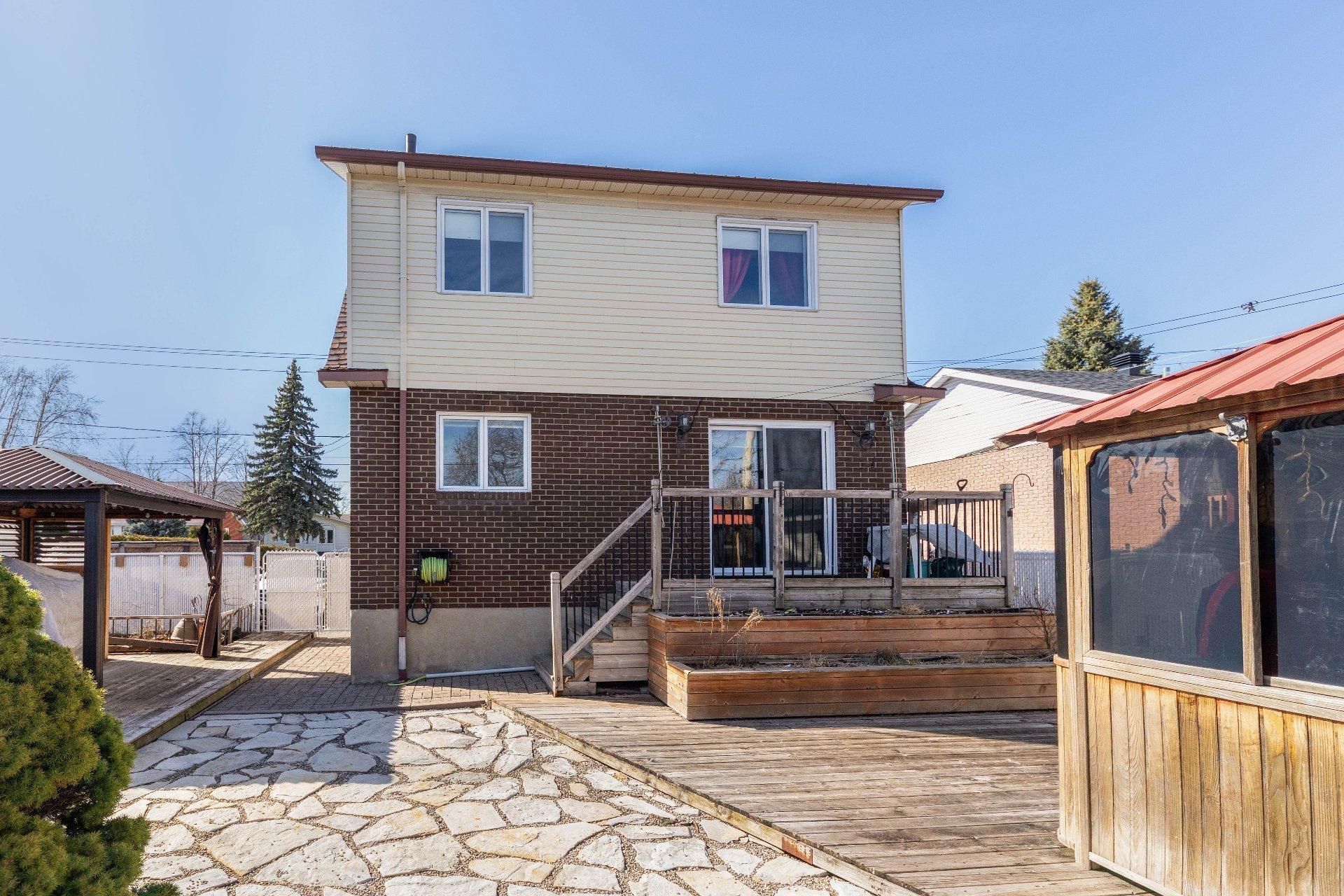 









3615


Rue Gélineau

,
Longueuil (Saint-Hubert),




QC
J3Y4L3


