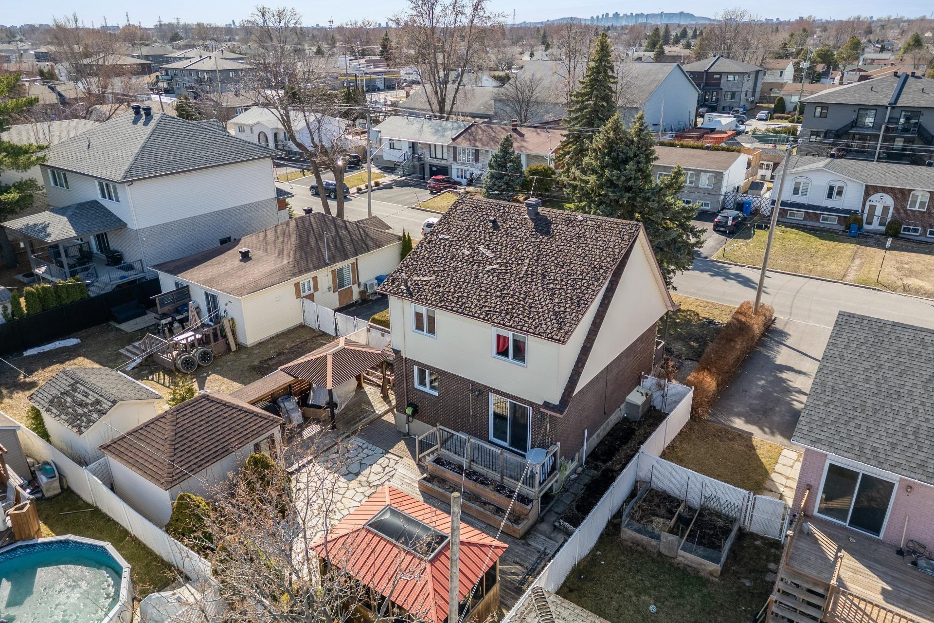 









3615


Rue Gélineau

,
Longueuil (Saint-Hubert),




QC
J3Y4L3

