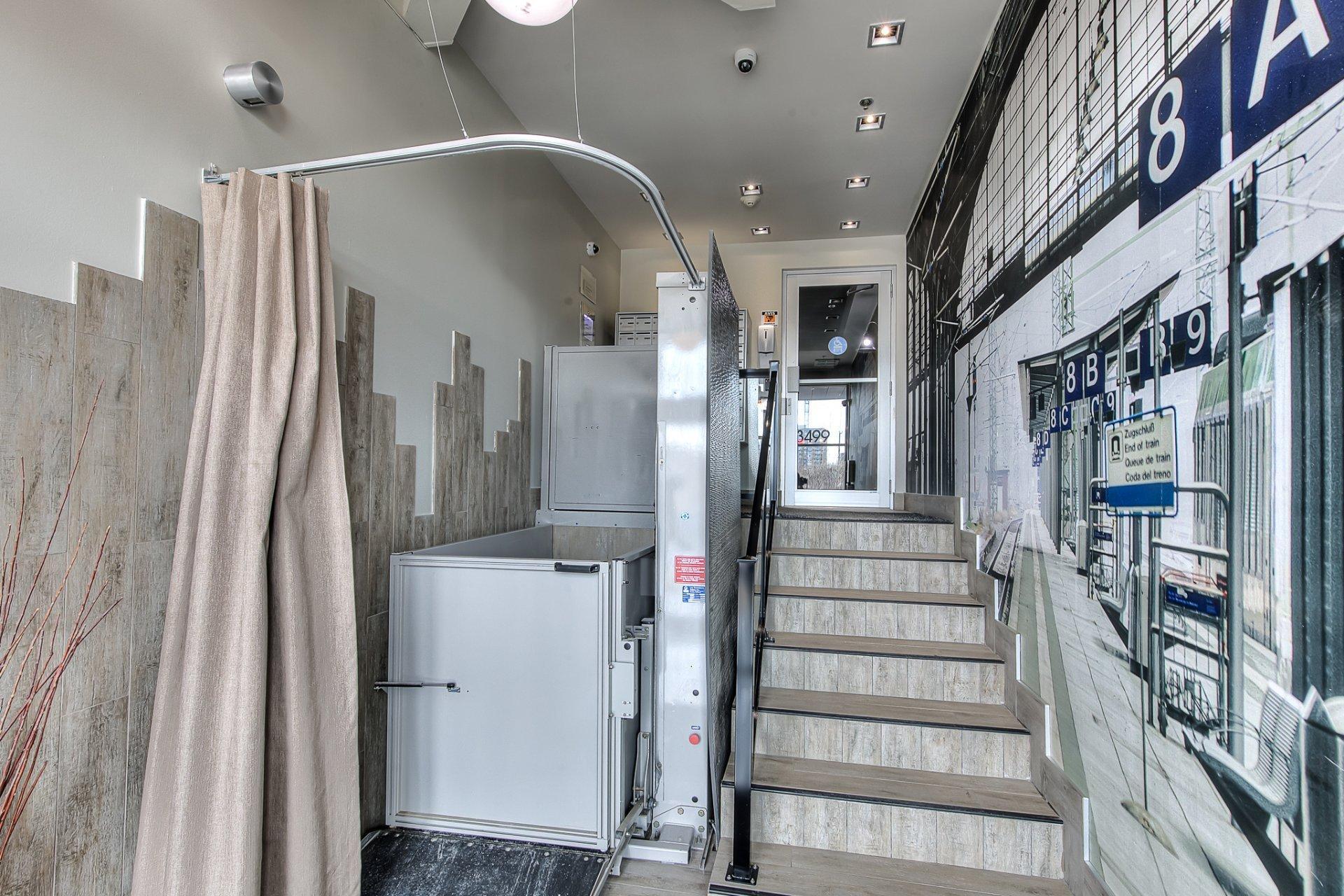 









3499


Av. Jacques-Bureau

, 306,
Laval (Chomedey),




QC
H7P0J8

