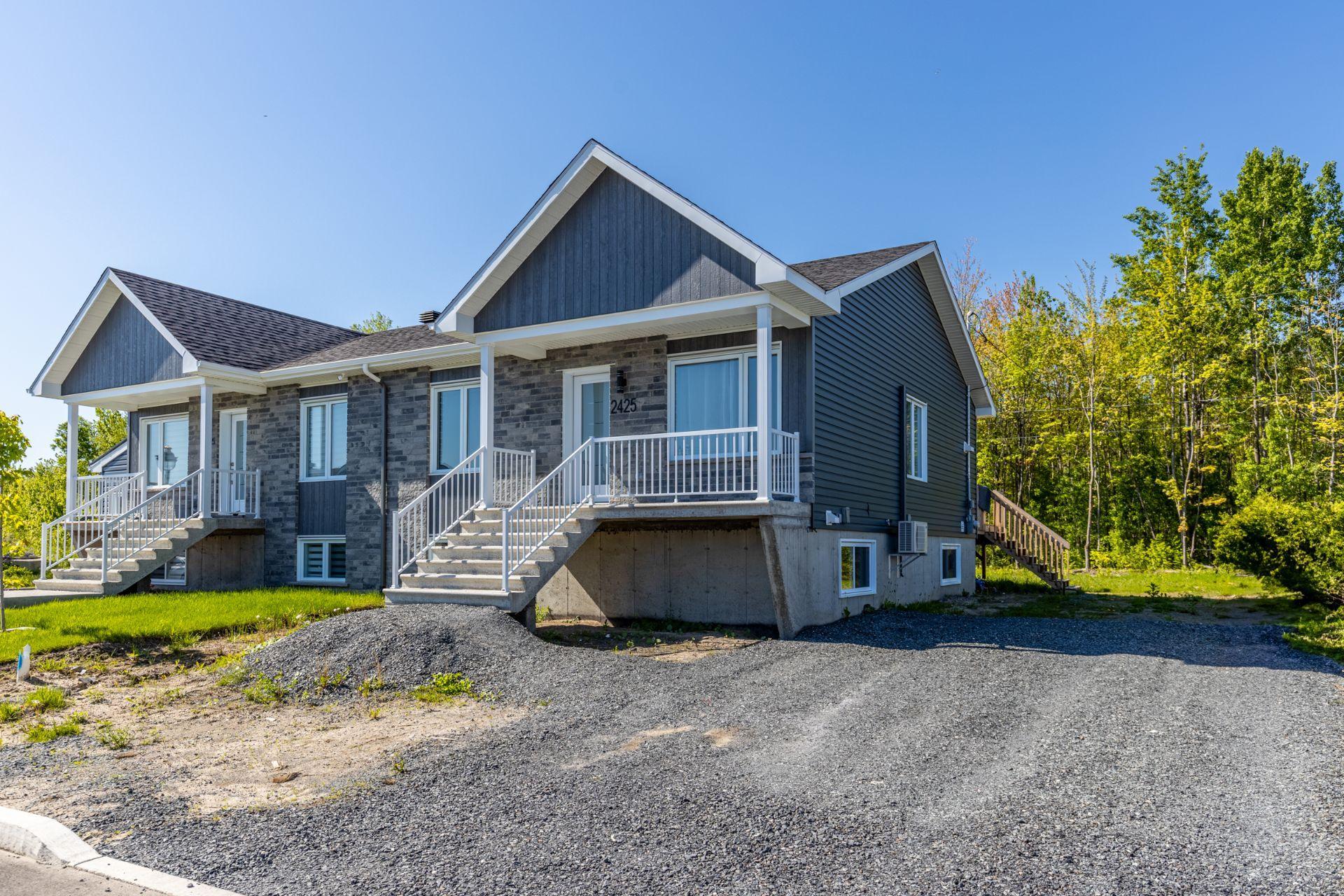 









2425


Rue du Troubadour

,
Drummondville,




QC
J2B7C7

