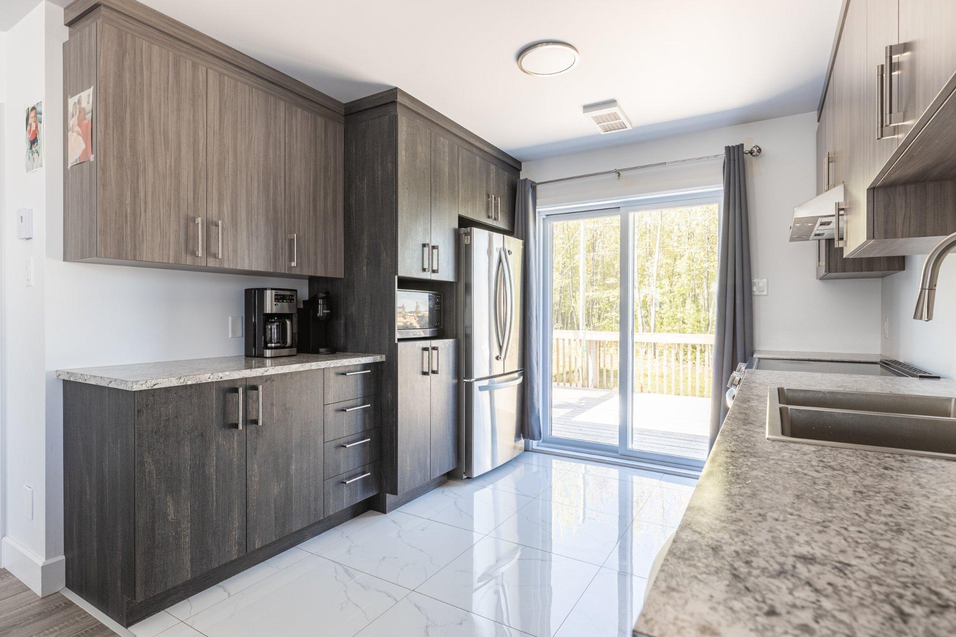 









2425


Rue du Troubadour

,
Drummondville,




QC
J2B7C7


