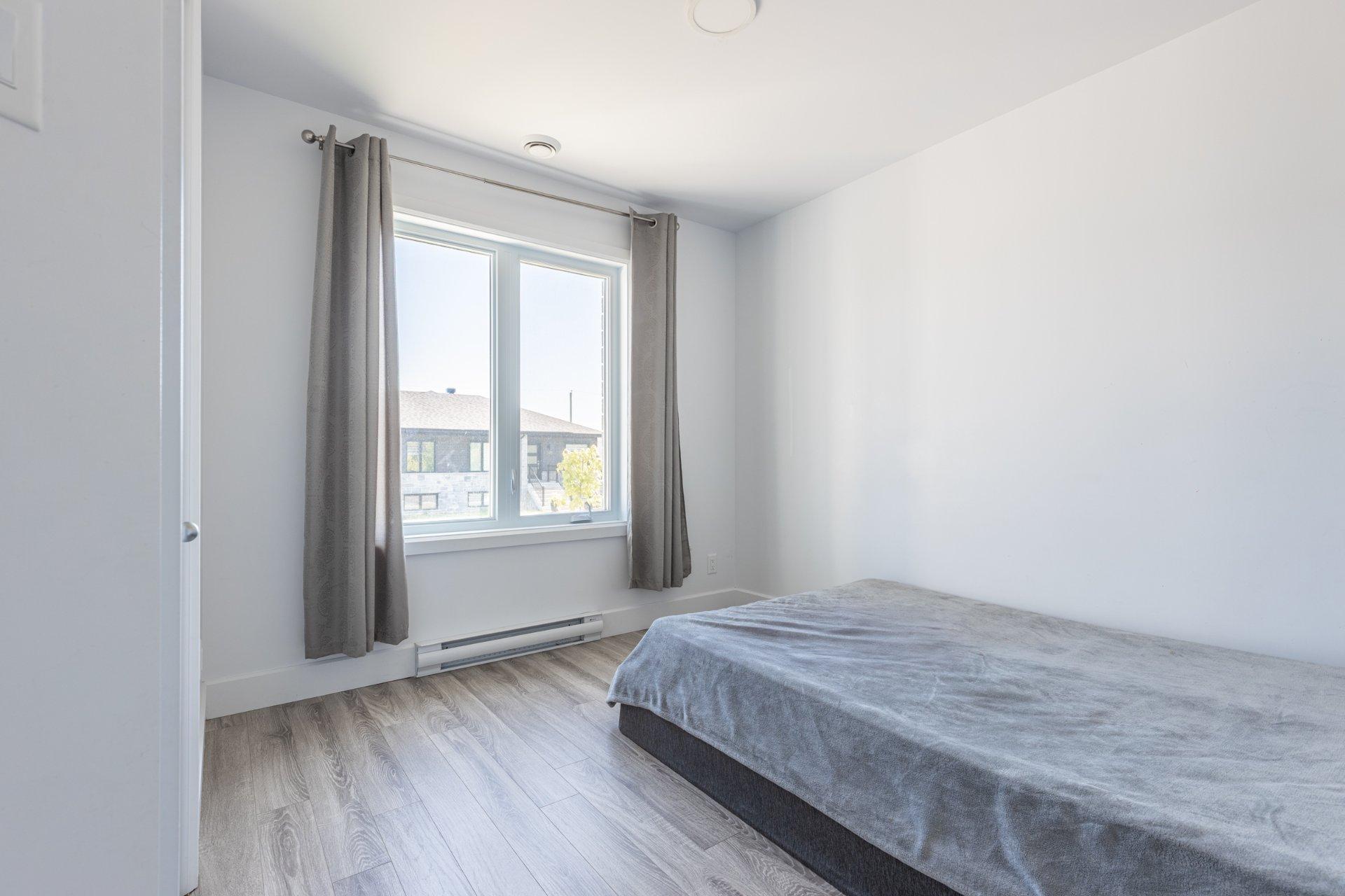 









2425


Rue du Troubadour

,
Drummondville,




QC
J2B7C7

