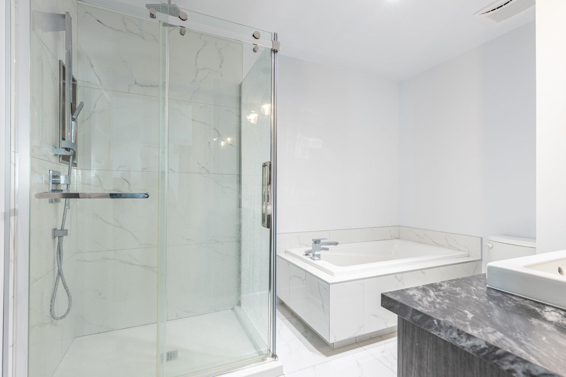 









2425


Rue du Troubadour

,
Drummondville,




QC
J2B7C7

