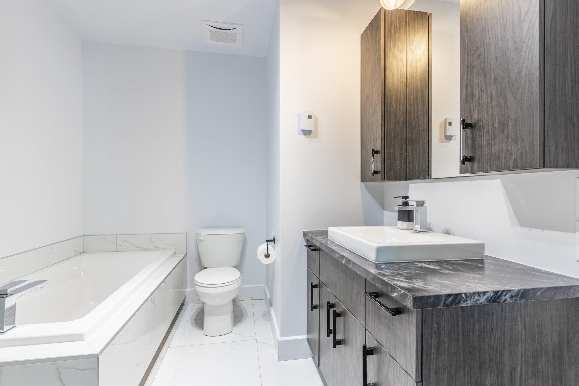 









2425


Rue du Troubadour

,
Drummondville,




QC
J2B7C7

