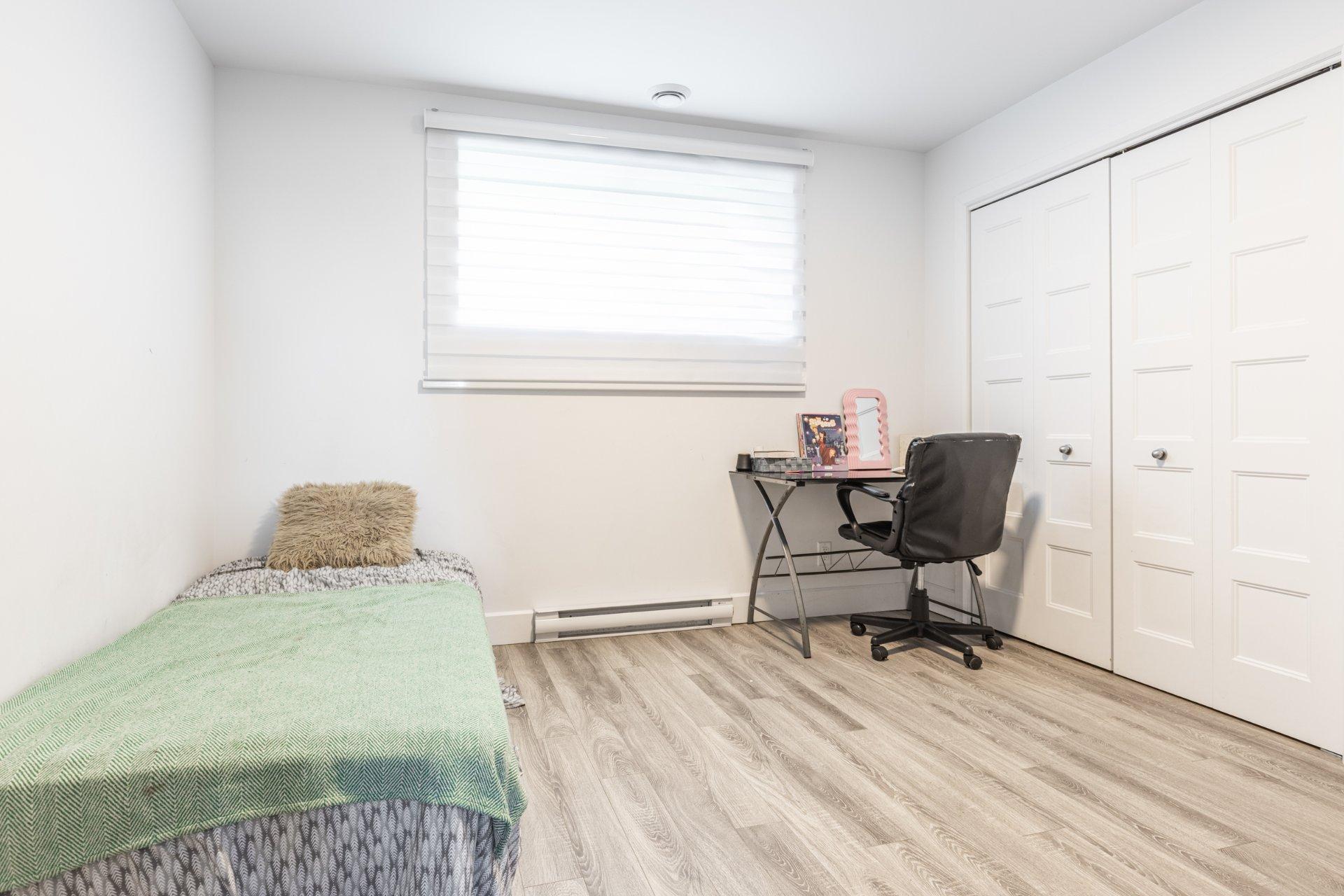 









2425


Rue du Troubadour

,
Drummondville,




QC
J2B7C7

