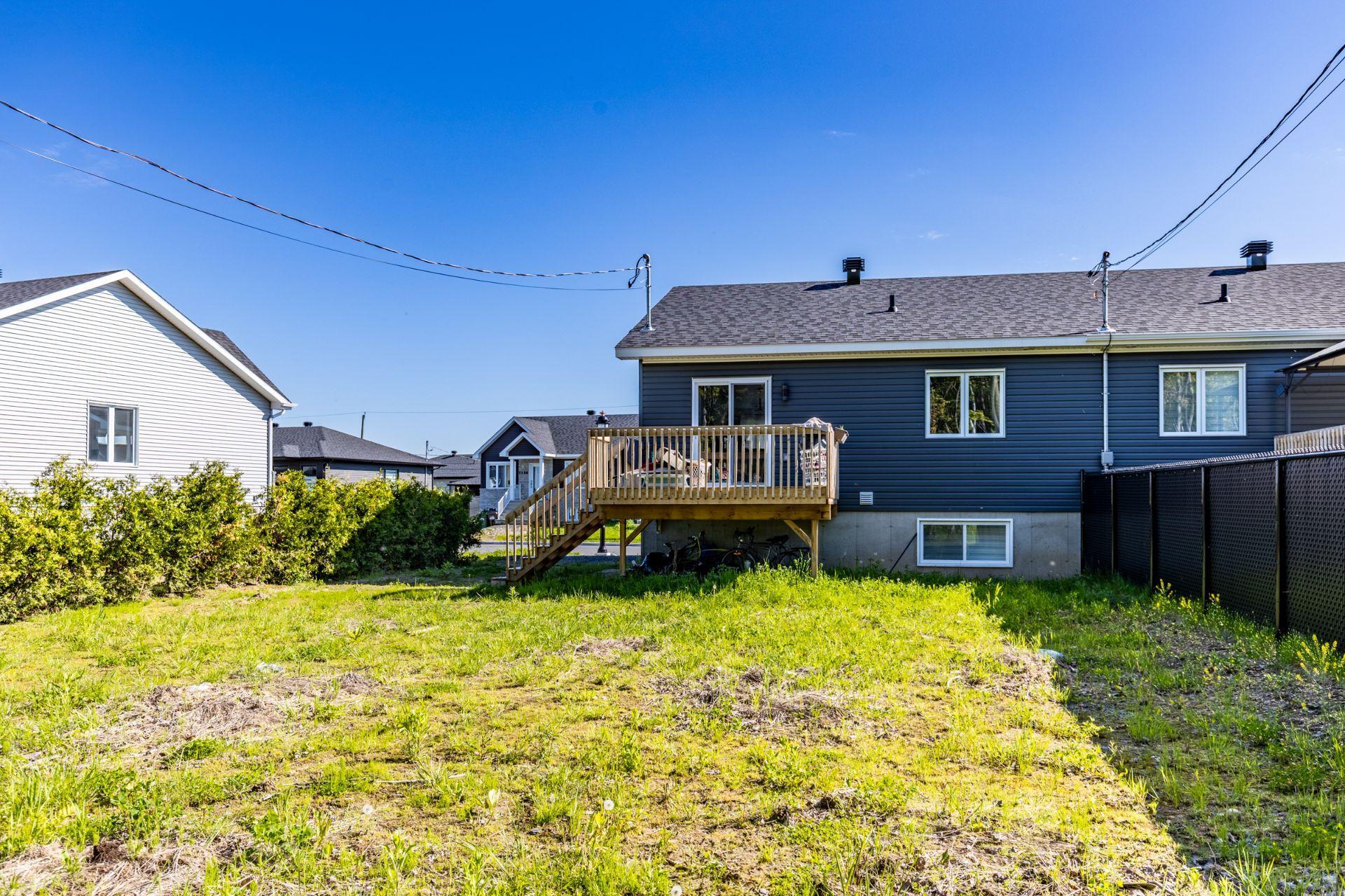









2425


Rue du Troubadour

,
Drummondville,




QC
J2B7C7

