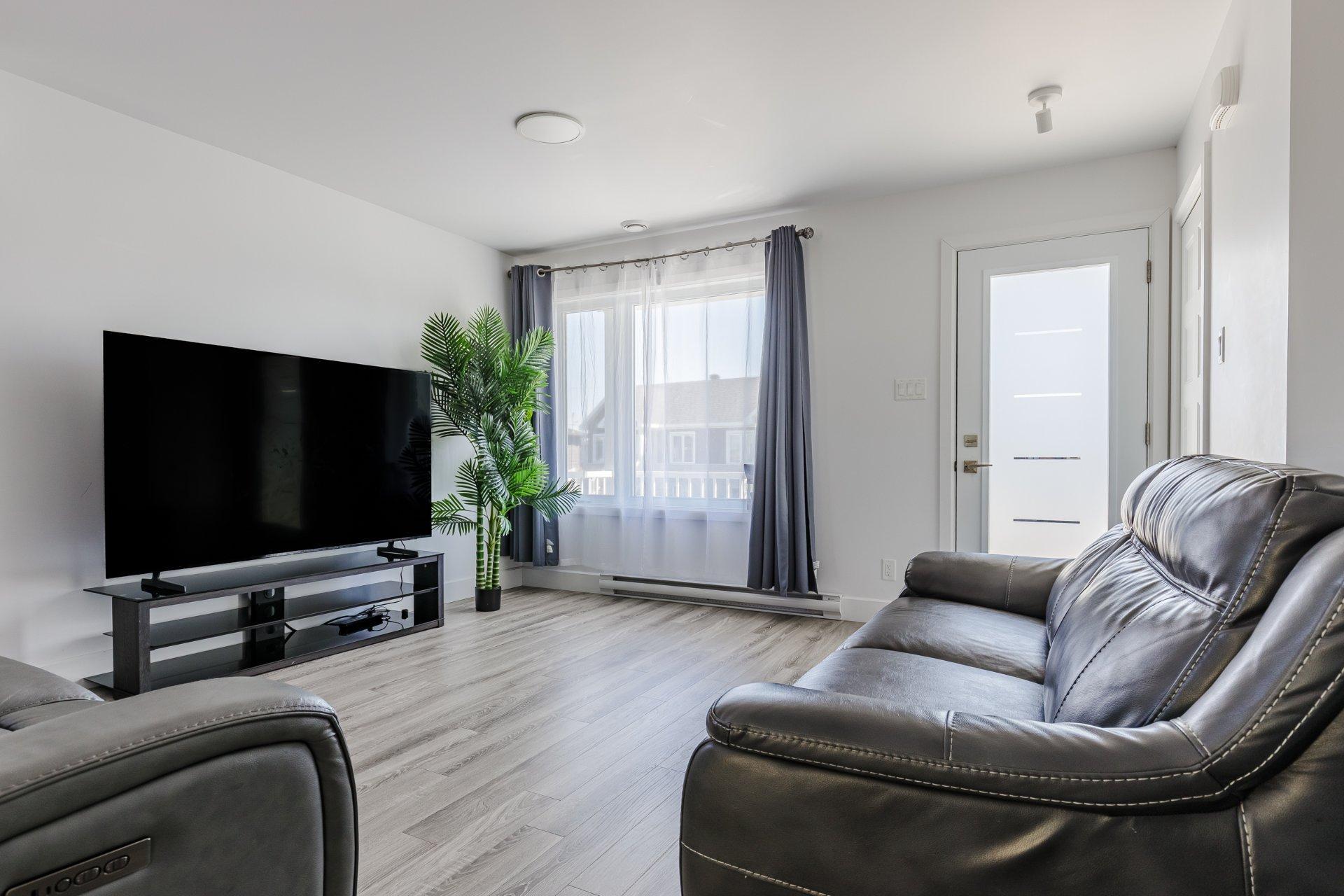 









2425


Rue du Troubadour

,
Drummondville,




QC
J2B7C7

